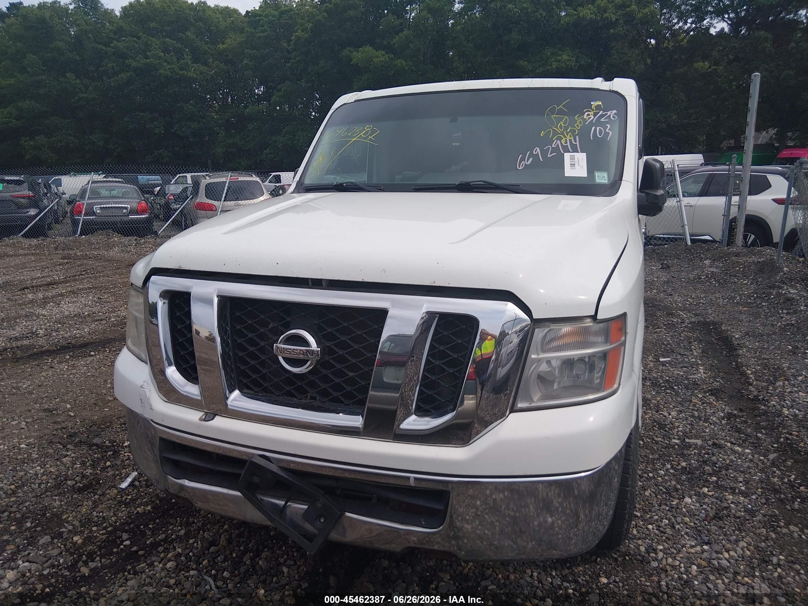 2013 Nissan Nv Passenger Nv3500 Hd Sv V8 White vin: 5BZAF0AA9DN201849