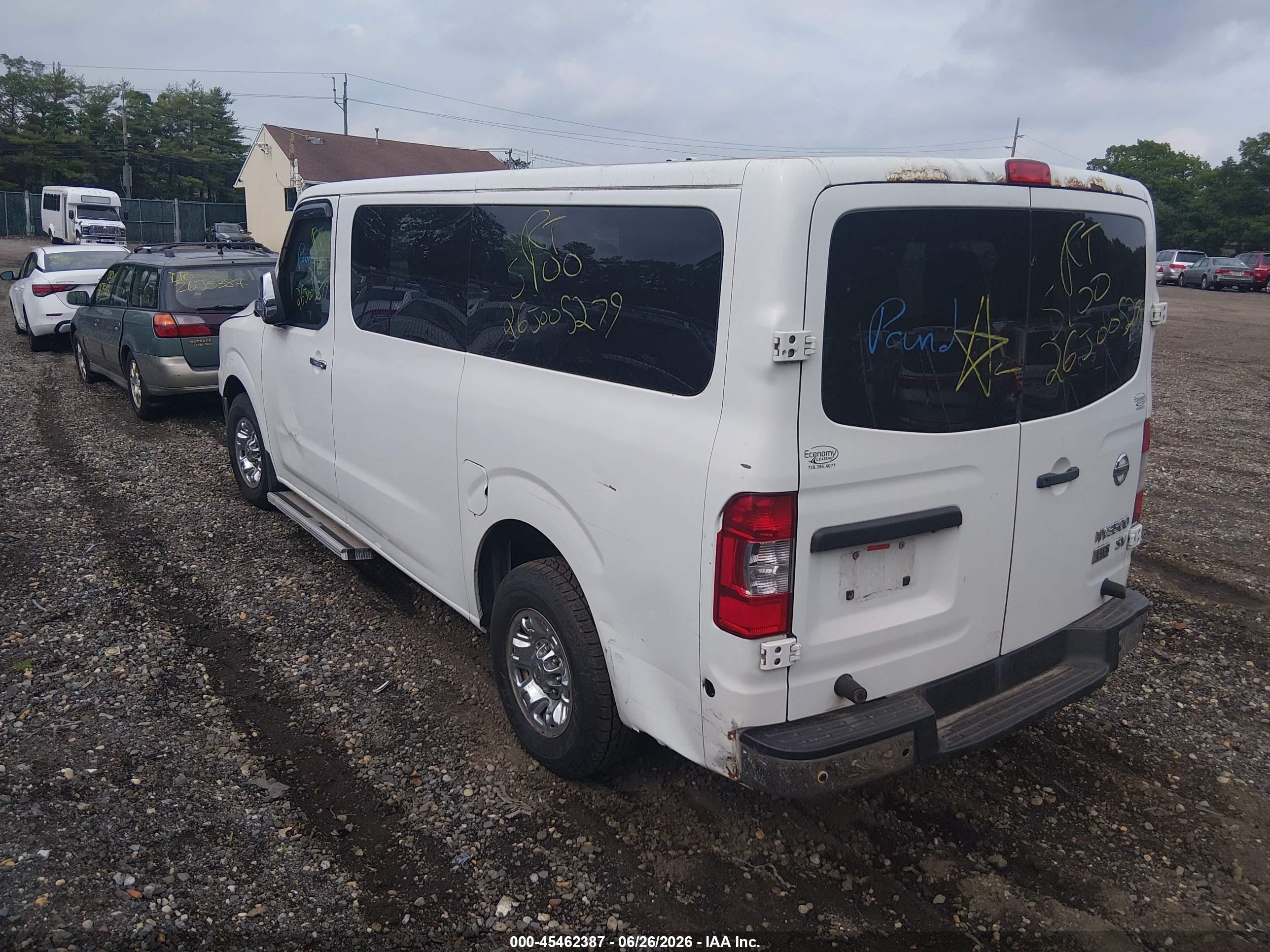 2013 Nissan Nv Passenger Nv3500 Hd Sv V8 White vin: 5BZAF0AA9DN201849