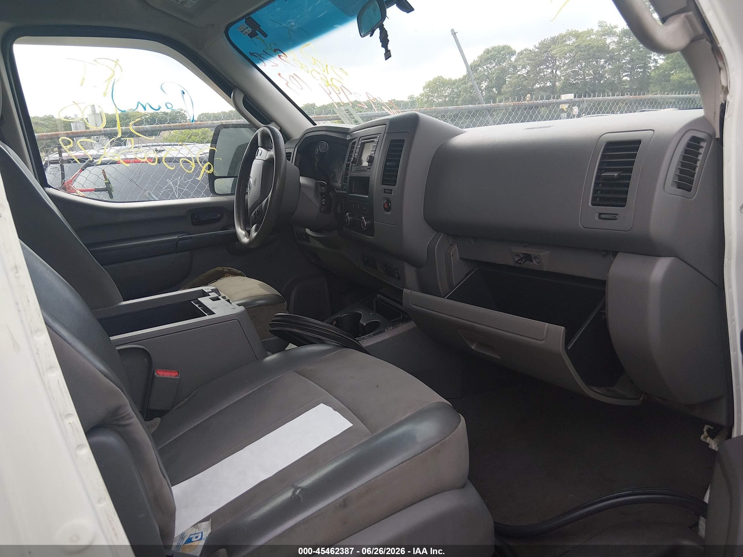 2013 Nissan Nv Passenger Nv3500 Hd Sv V8 White vin: 5BZAF0AA9DN201849