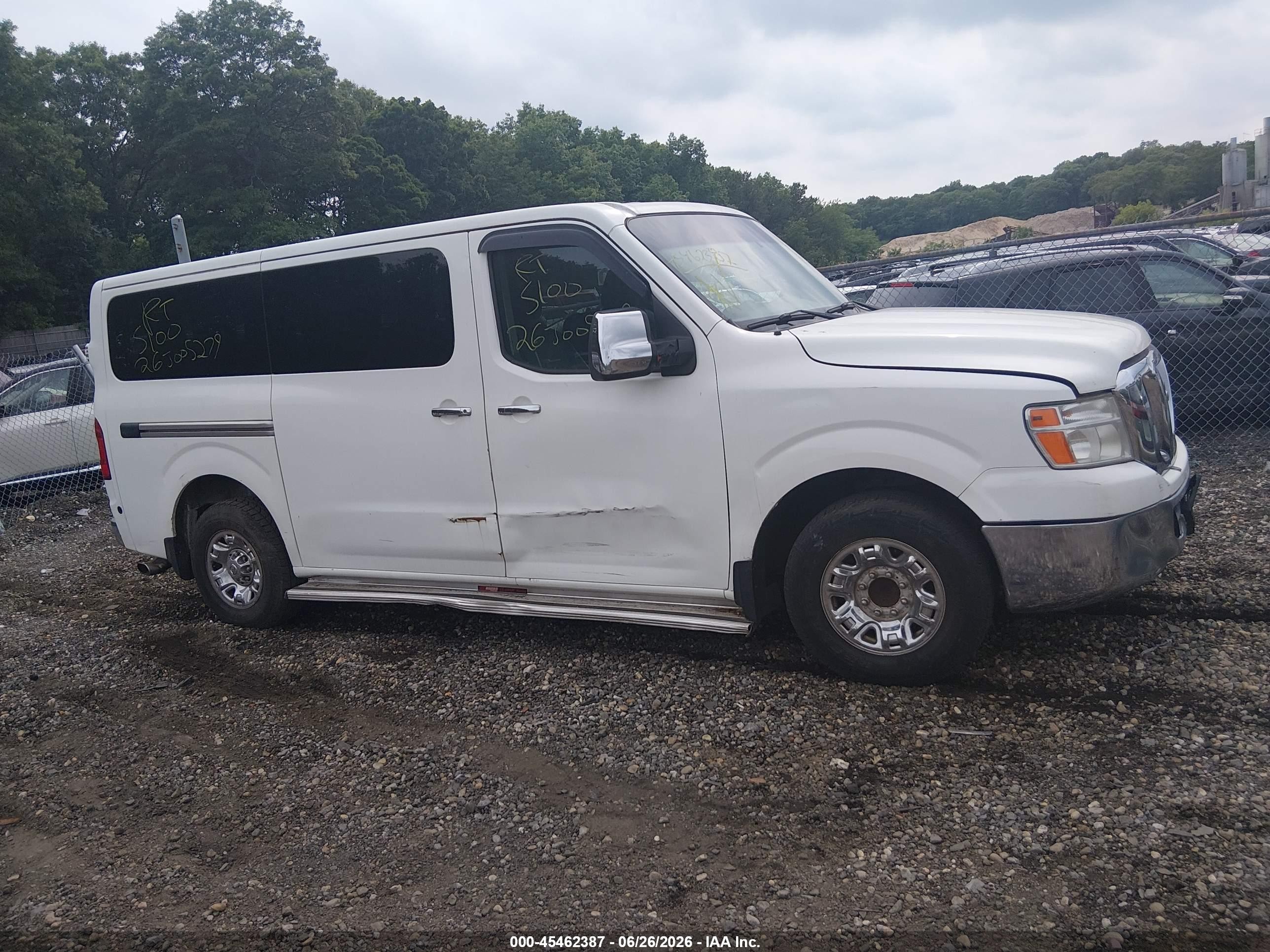 2013 Nissan Nv Passenger Nv3500 Hd Sv V8 White vin: 5BZAF0AA9DN201849