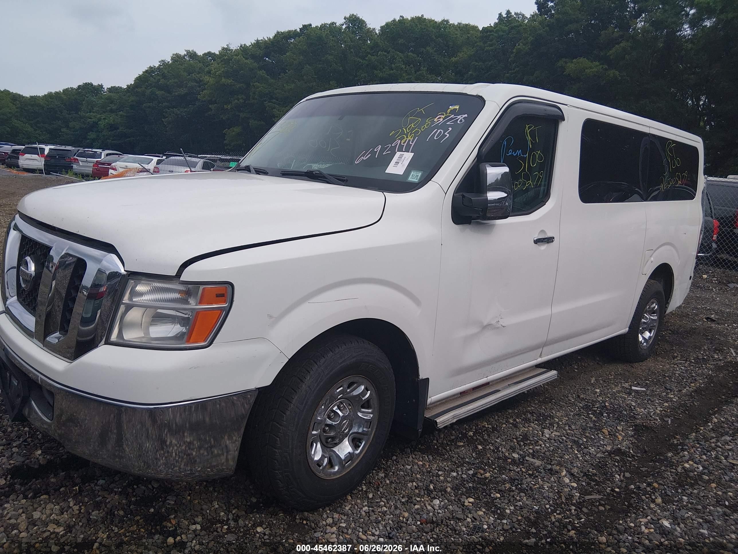 2013 Nissan Nv Passenger Nv3500 Hd Sv V8 White vin: 5BZAF0AA9DN201849
