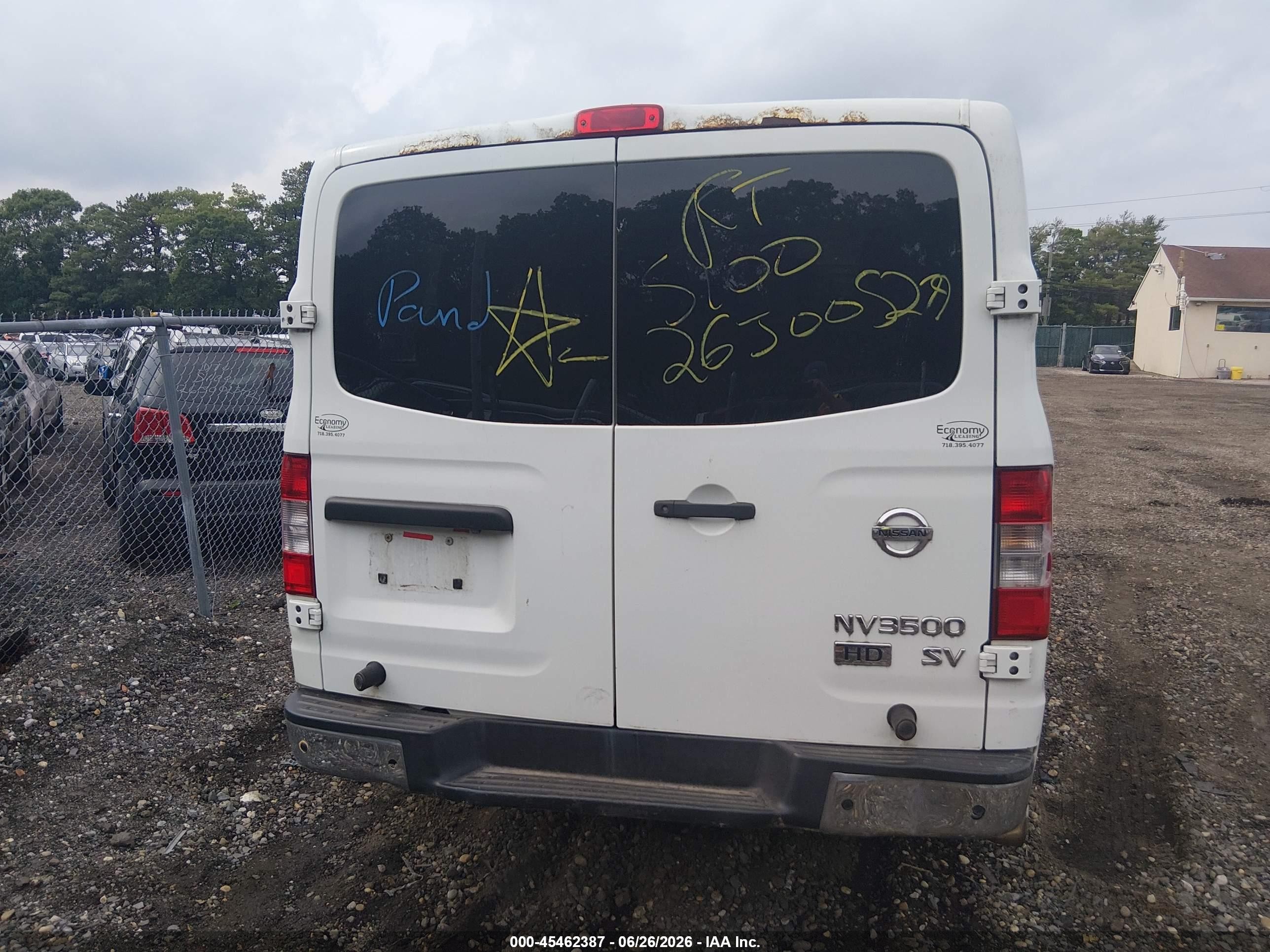 2013 Nissan Nv Passenger Nv3500 Hd Sv V8 White vin: 5BZAF0AA9DN201849
