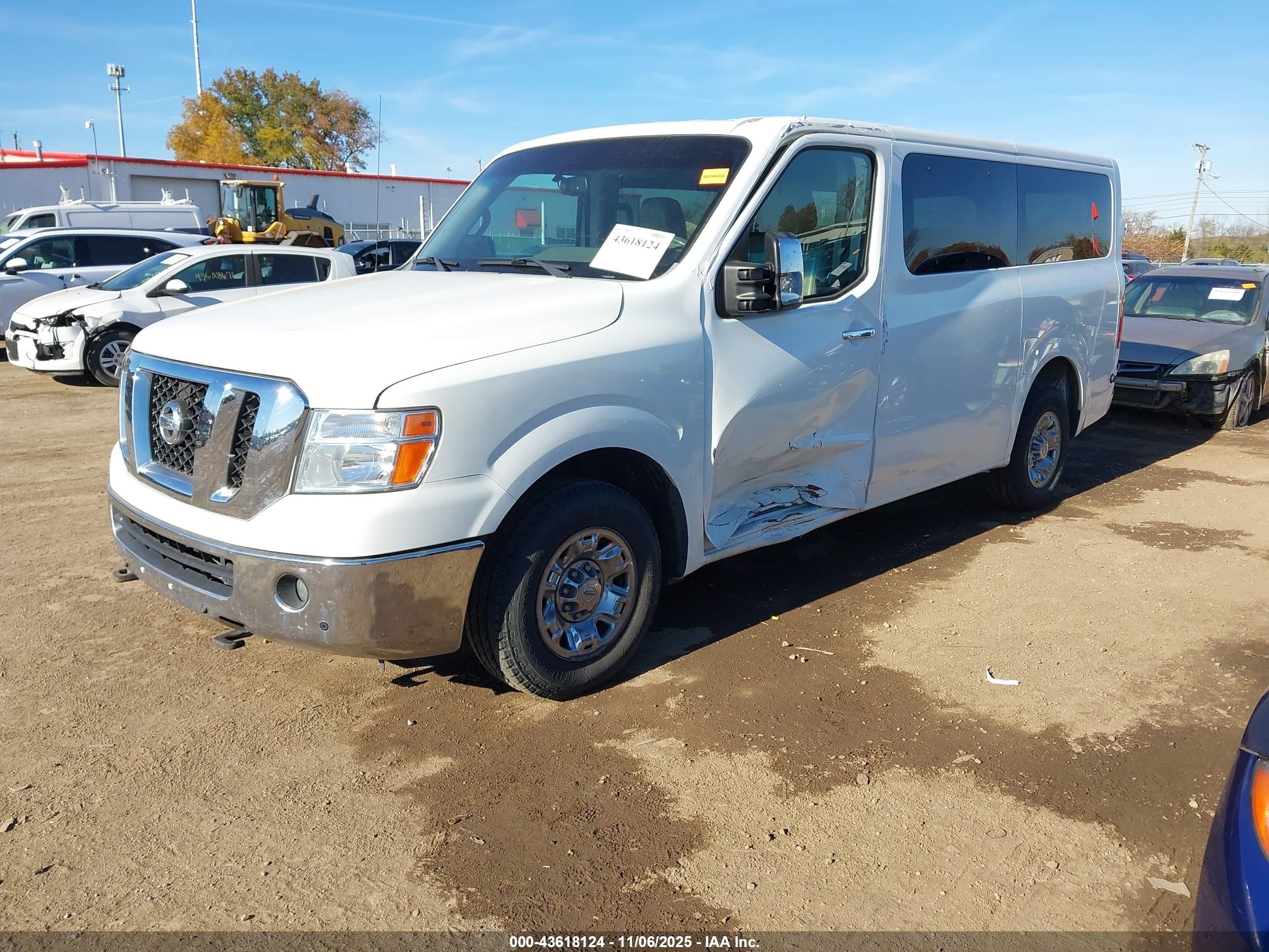 2015 Nissan Nv Passenger Nv3500 Hd Sl V8 White vin: 5BZAF0AAXFN851633