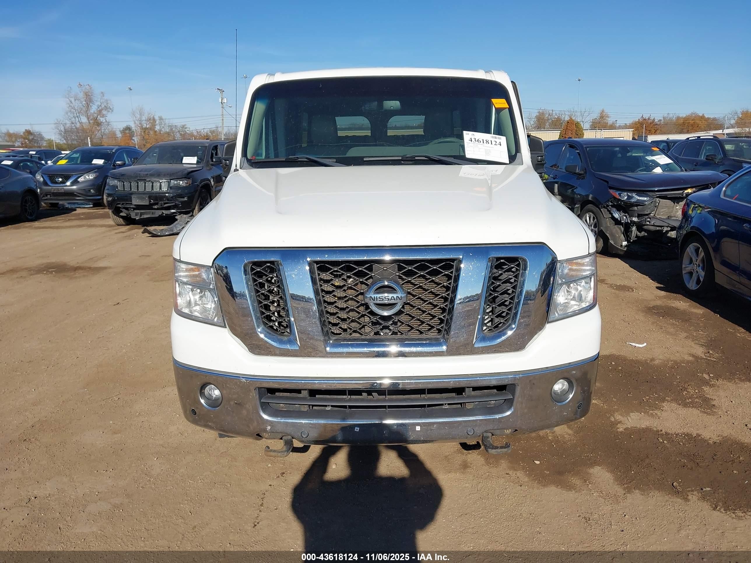 2015 Nissan Nv Passenger Nv3500 Hd Sl V8 White vin: 5BZAF0AAXFN851633