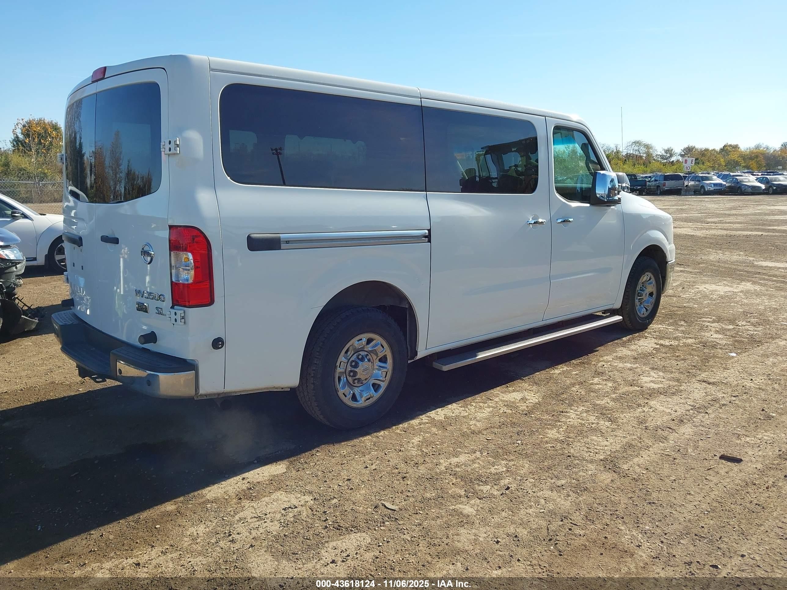 2015 Nissan Nv Passenger Nv3500 Hd Sl V8 White vin: 5BZAF0AAXFN851633