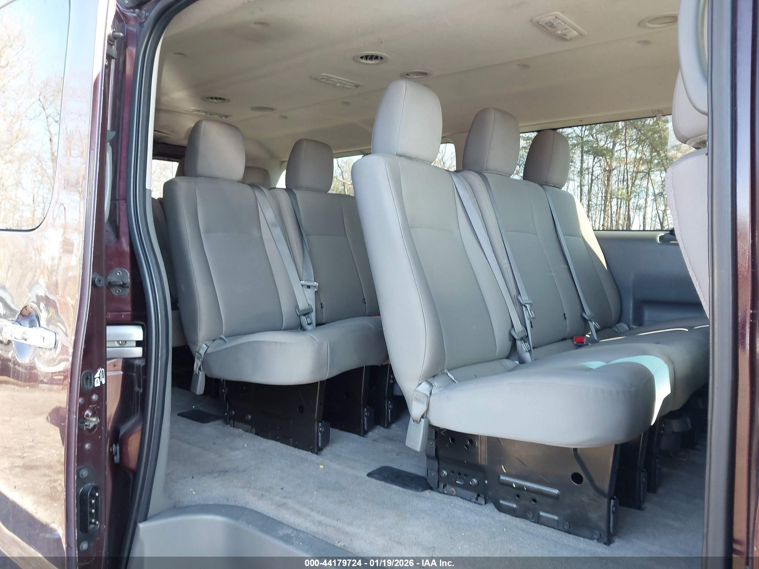 2015 Nissan Nv Passenger Nv3500 Hd Sv V6 Burgundy vin: 5BZBF0AA1FN851136