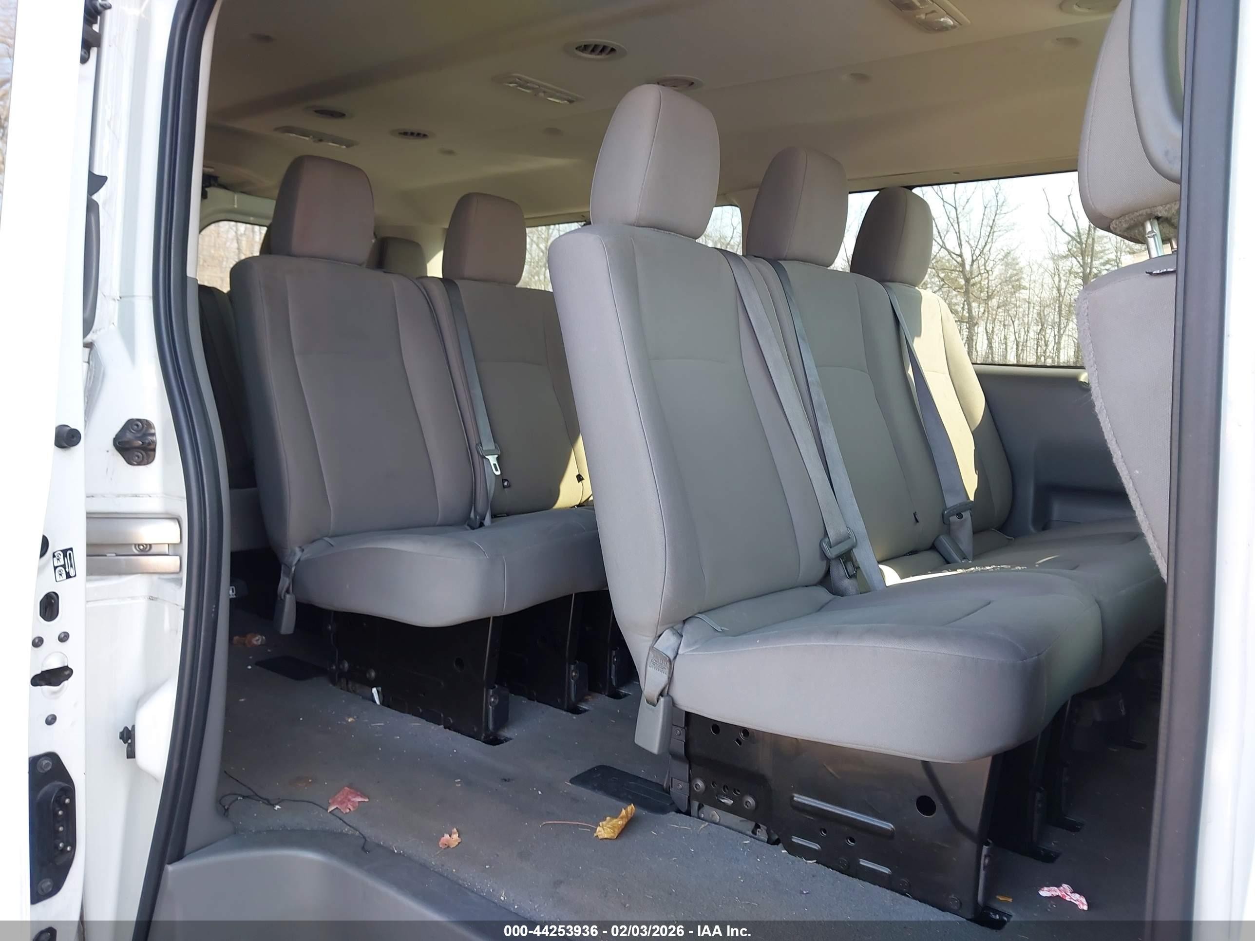 2014 Nissan Nv Passenger Nv3500 Hd Sv V6 White vin: 5BZBF0AA3EN161872