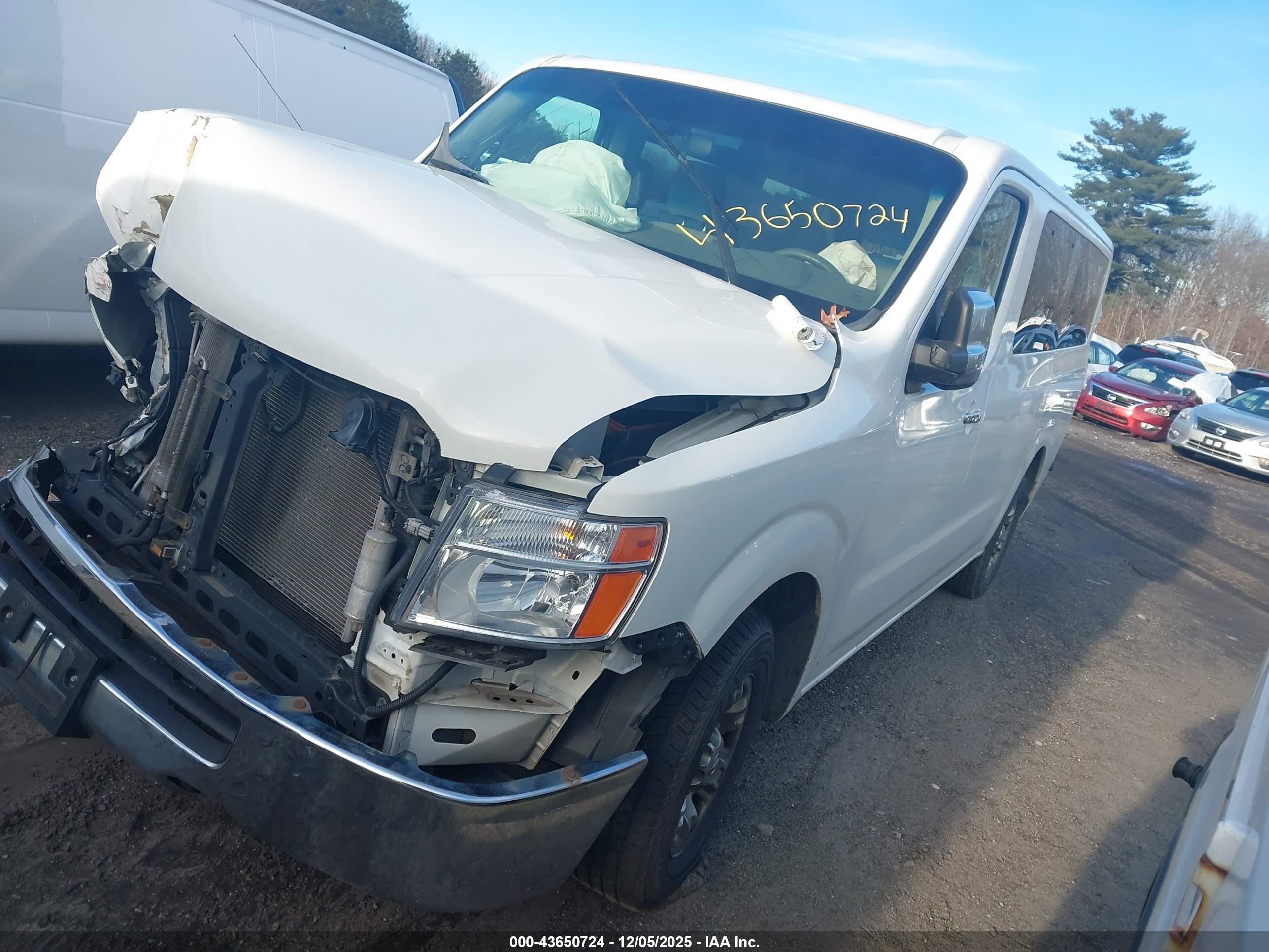 2015 Nissan Nv Passenger Nv3500 Hd Sv V6 White vin: 5BZBF0AA4FN850241