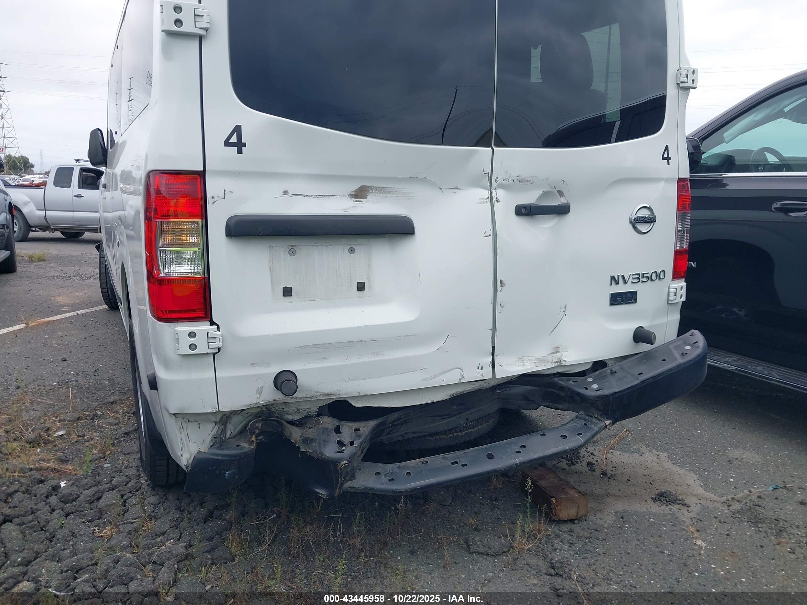 2014 Nissan Nv Passenger Nv3500 Hd S V6/sv V6 White vin: 5BZBF0AA5EN161100