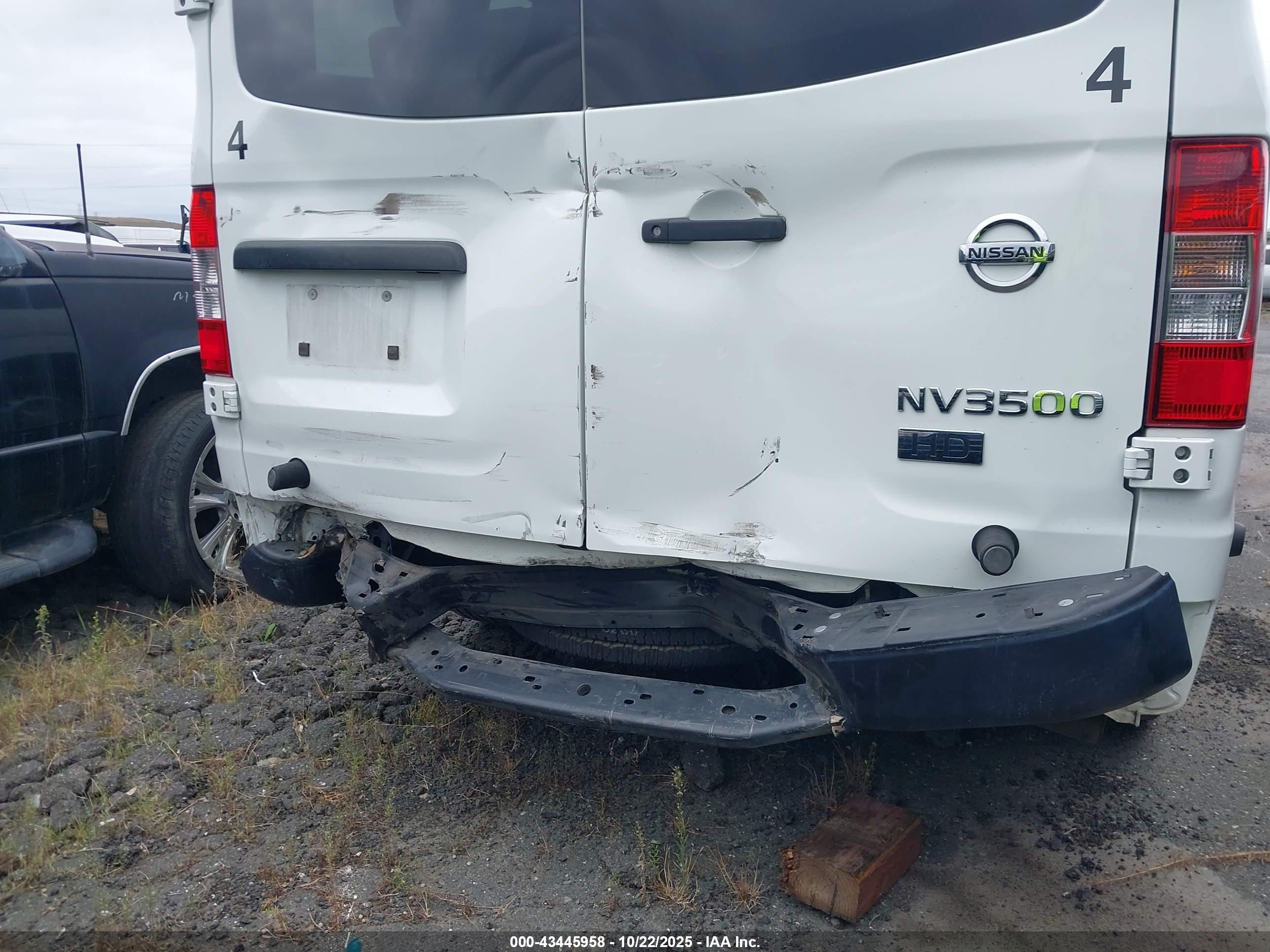 2014 Nissan Nv Passenger Nv3500 Hd S V6/sv V6 White vin: 5BZBF0AA5EN161100