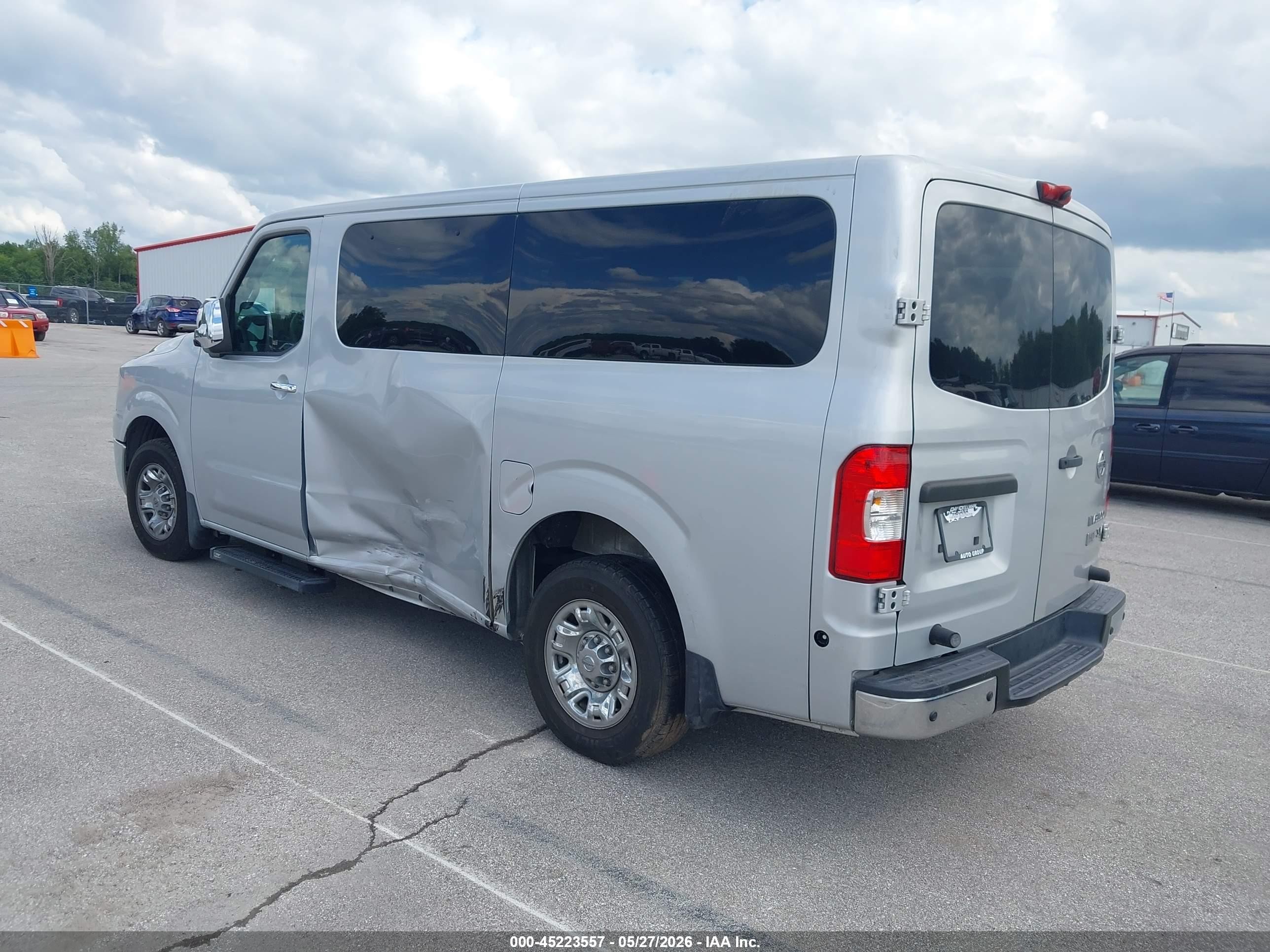 2015 Nissan Nv Passenger Nv3500 Hd Sv V6 Silver vin: 5BZBF0AA6FN850287