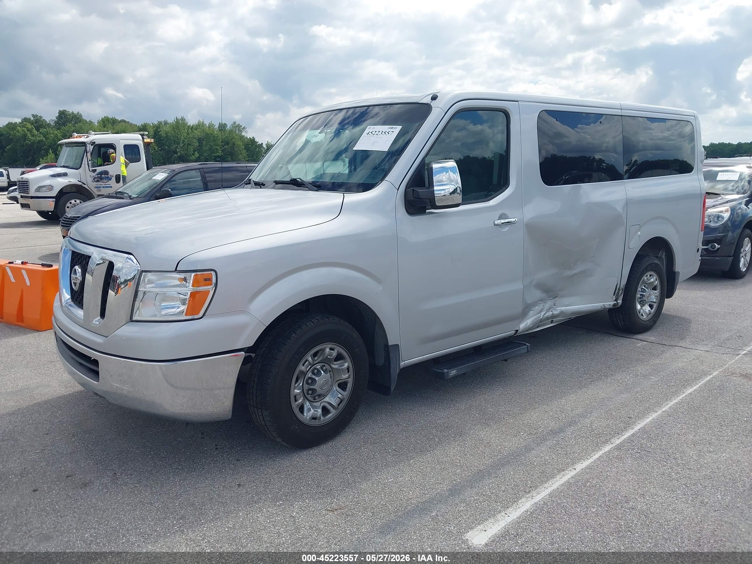 2015 Nissan Nv Passenger Nv3500 Hd Sv V6 Silver vin: 5BZBF0AA6FN850287