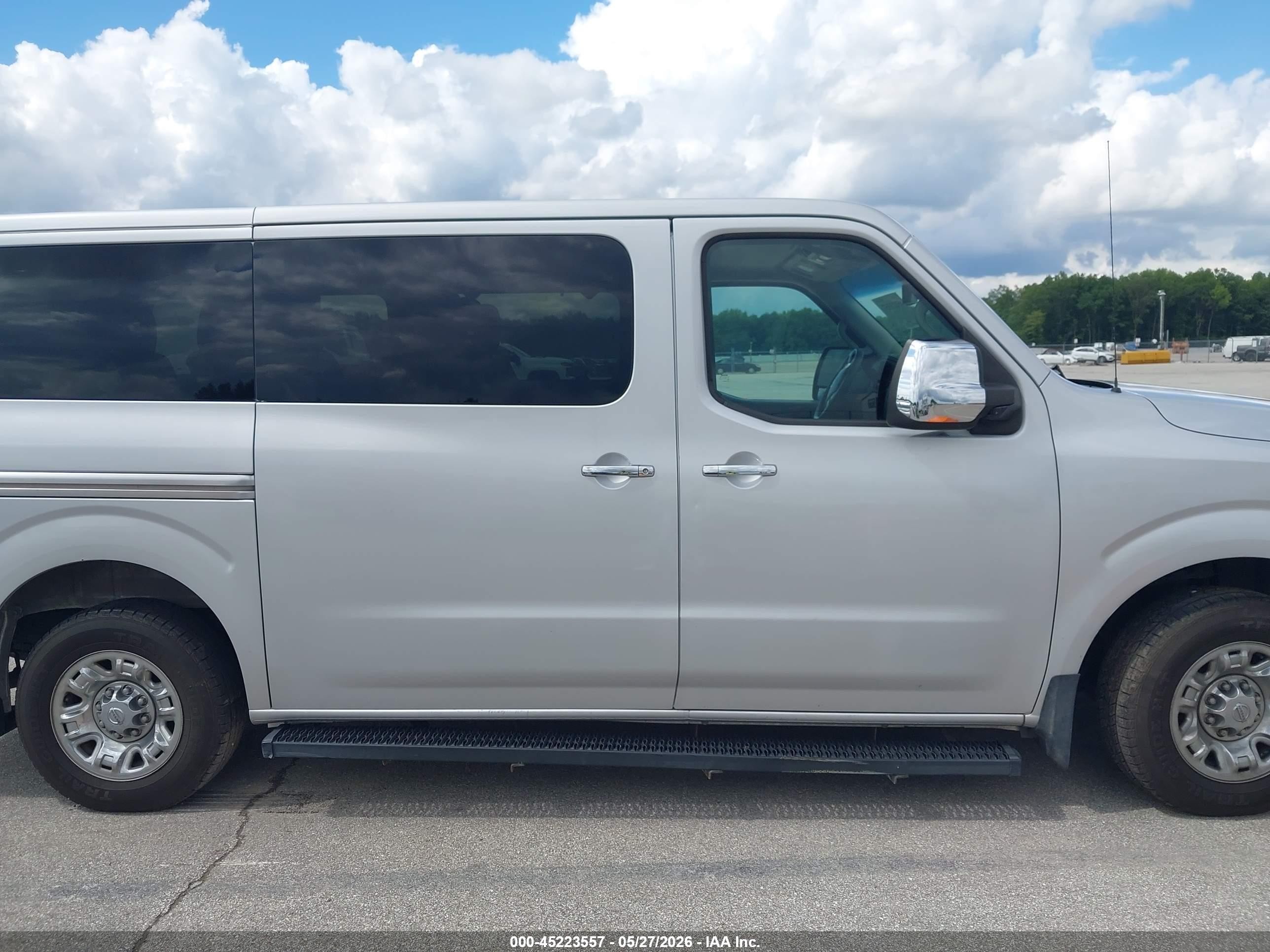 2015 Nissan Nv Passenger Nv3500 Hd Sv V6 Silver vin: 5BZBF0AA6FN850287