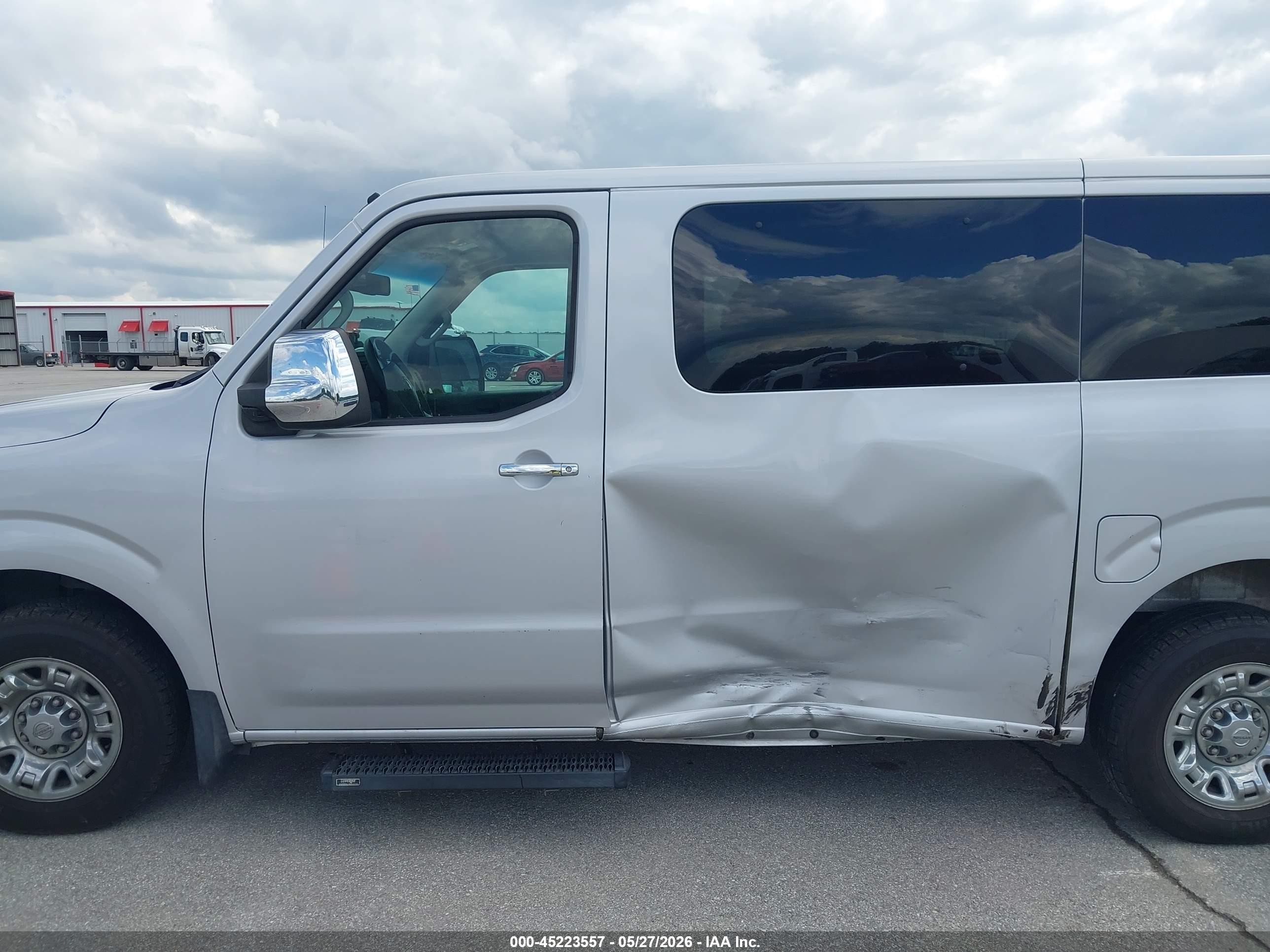 2015 Nissan Nv Passenger Nv3500 Hd Sv V6 Silver vin: 5BZBF0AA6FN850287