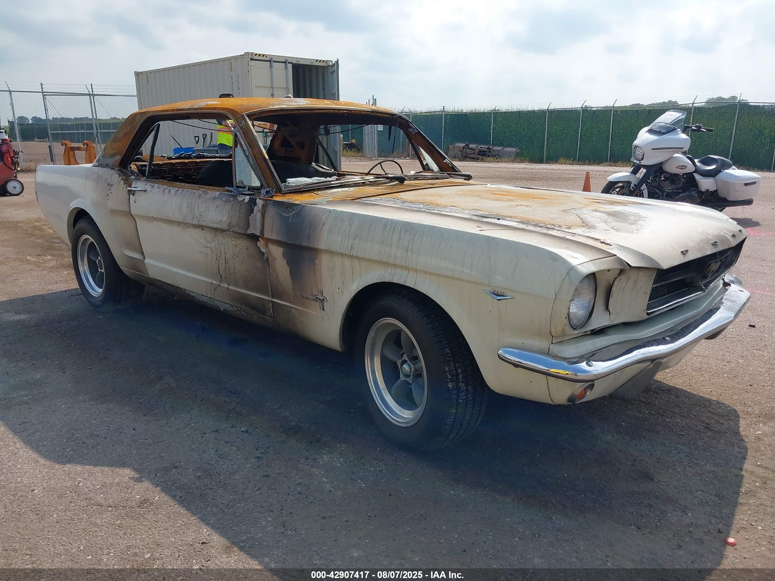 1965 Ford Mustang   Белый vin: 5F07C315948      