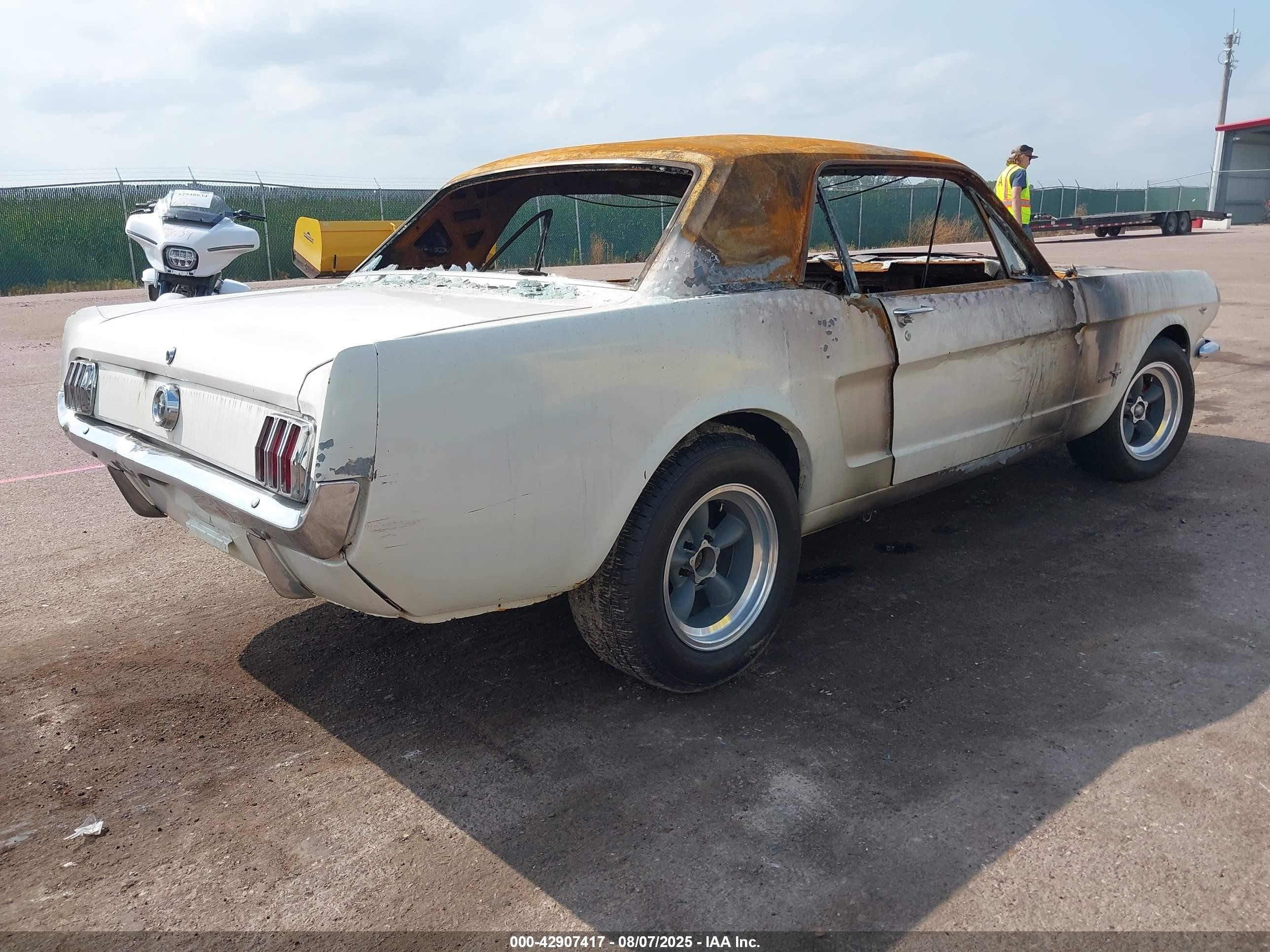 1965 Ford Mustang   Белый vin: 5F07C315948      