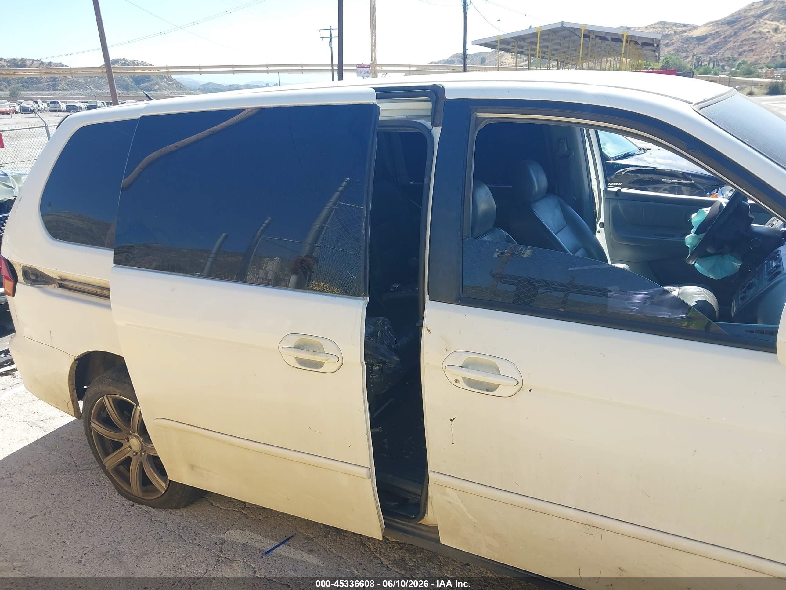 2004 Honda Odyssey Ex-l White vin: 5FNRL18024B046459