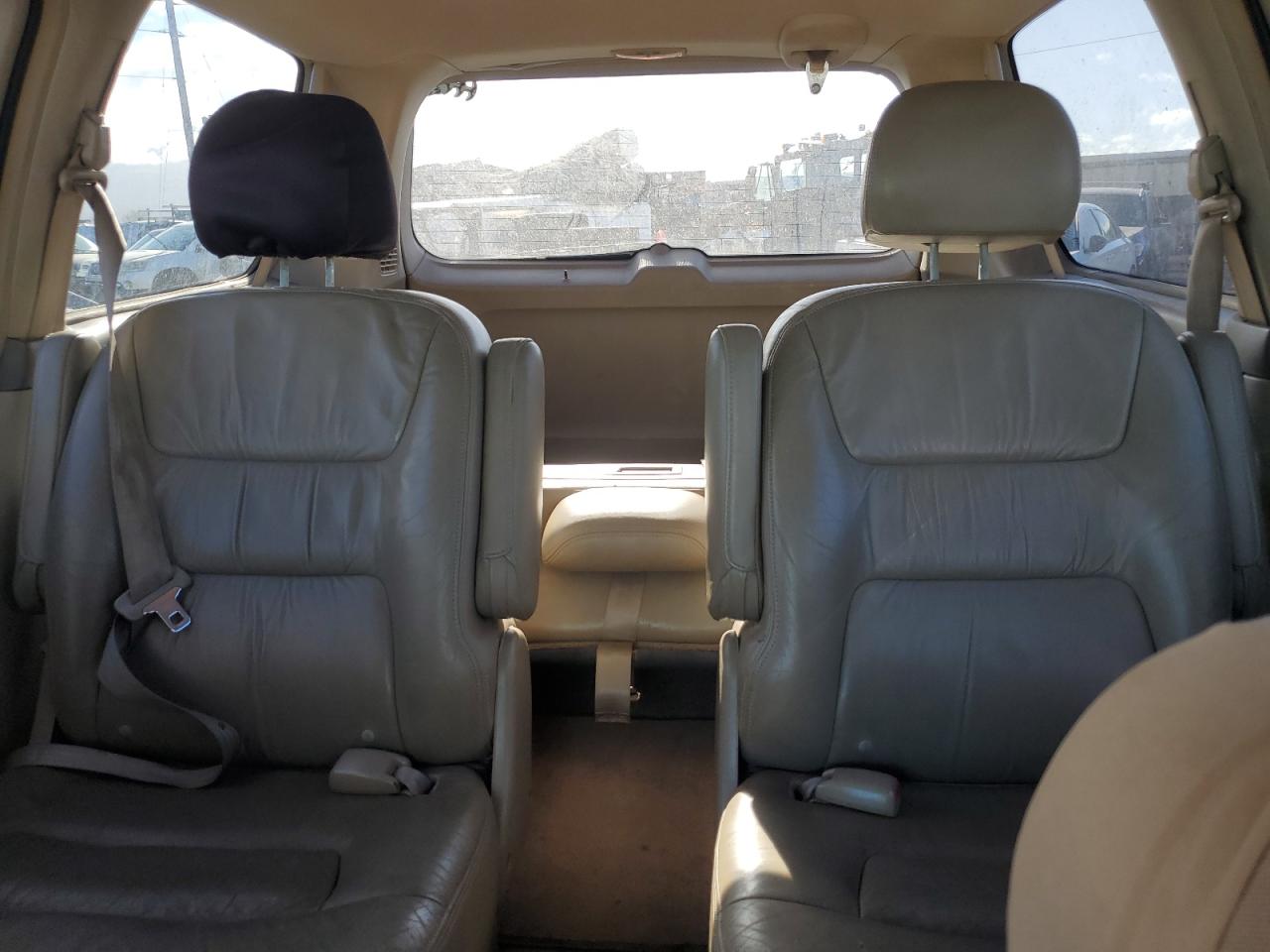 2003 Honda Odessey Gold vin: 5FNRL18043B124450