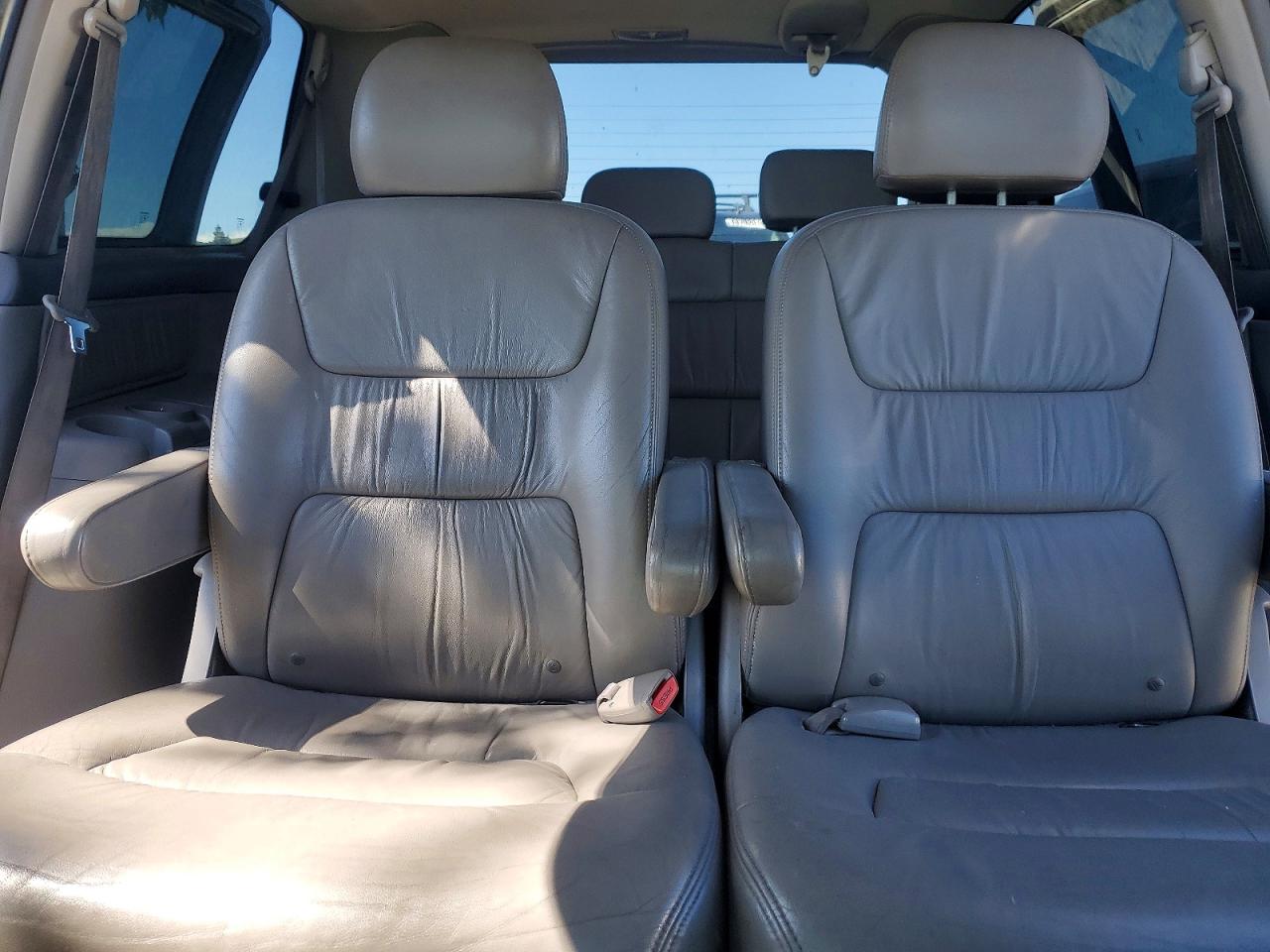 2004 Honda Odyssey Exl Silver vin: 5FNRL18084B131290