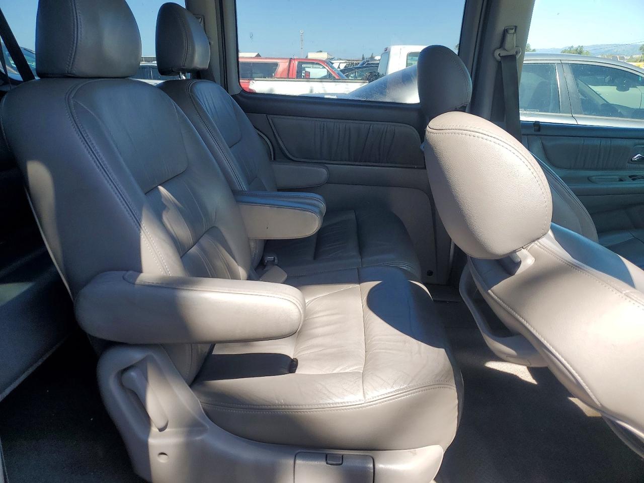 2004 Honda Odyssey Exl Silver vin: 5FNRL18084B131290