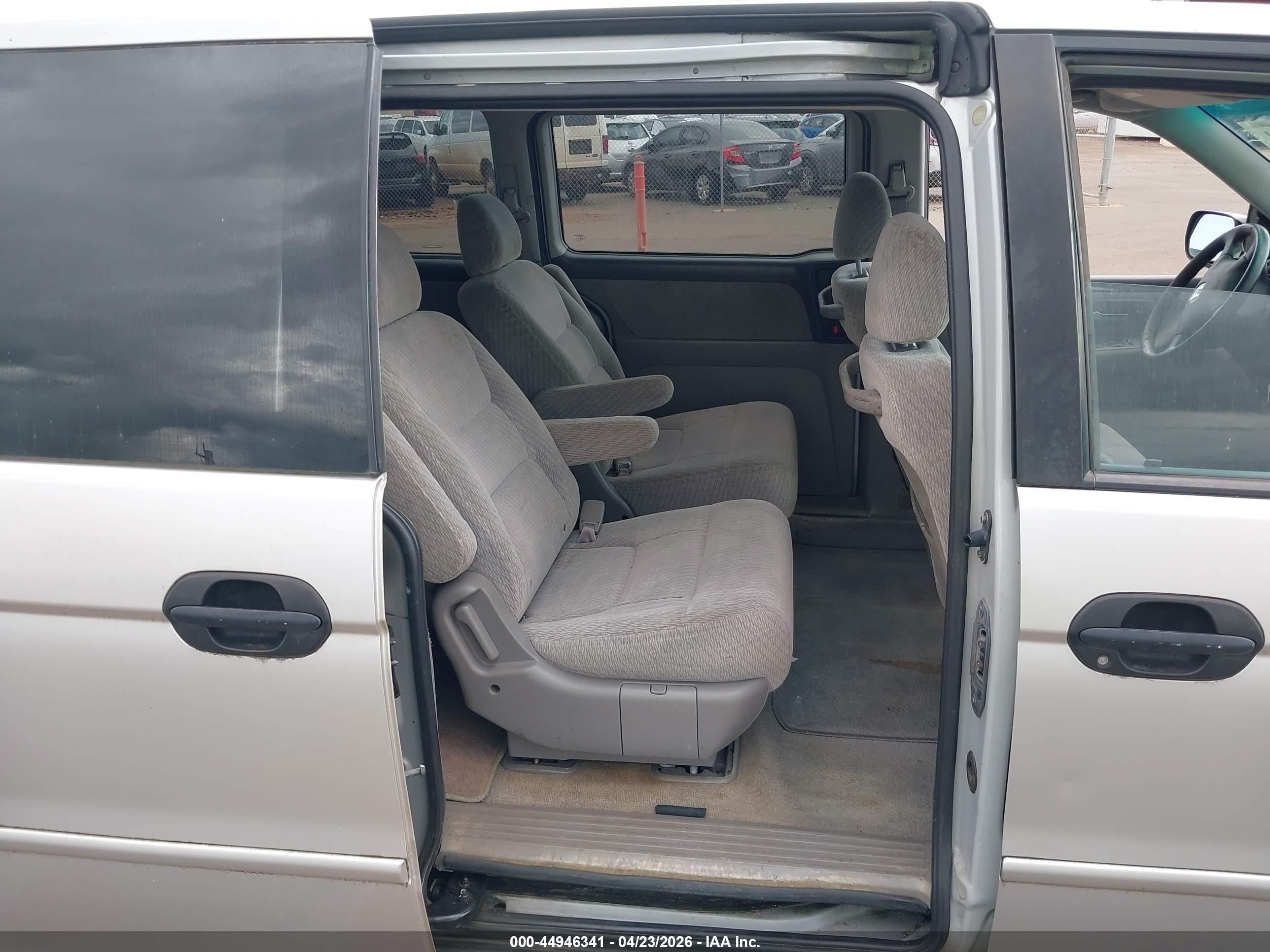 2003 Honda Odyssey Lx Silver vin: 5FNRL18513B151410