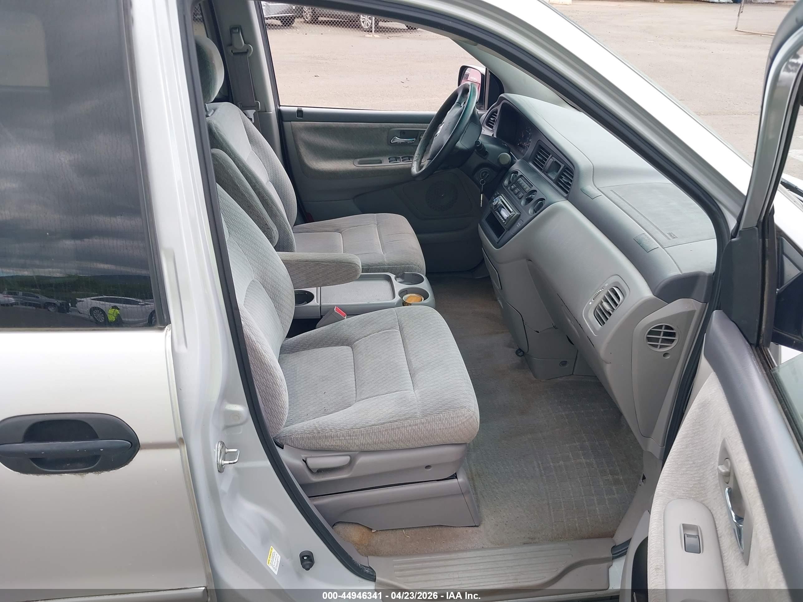 2003 Honda Odyssey Lx Silver vin: 5FNRL18513B151410