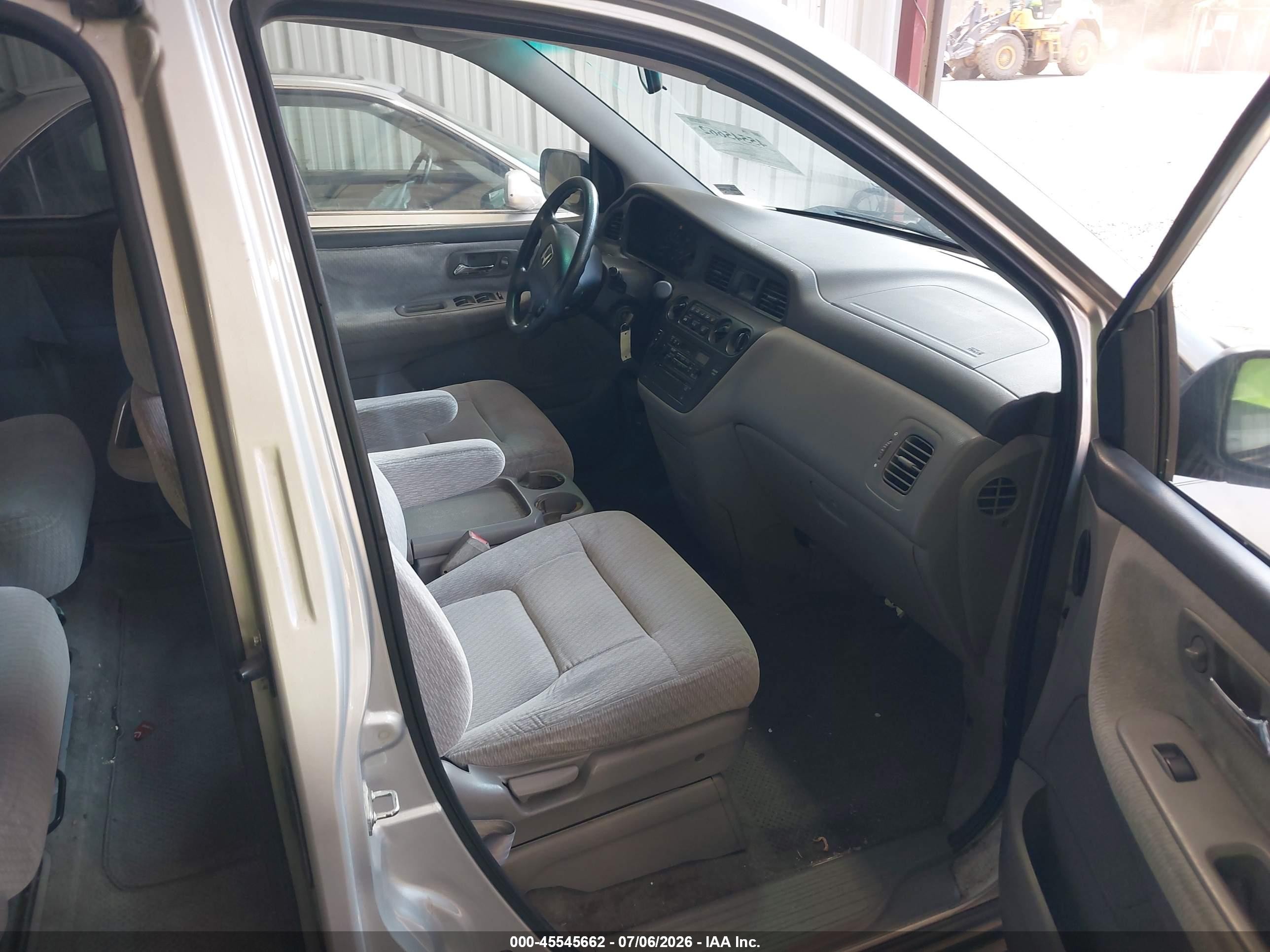 2004 Honda Odyssey Lx Silver vin: 5FNRL18524B145973