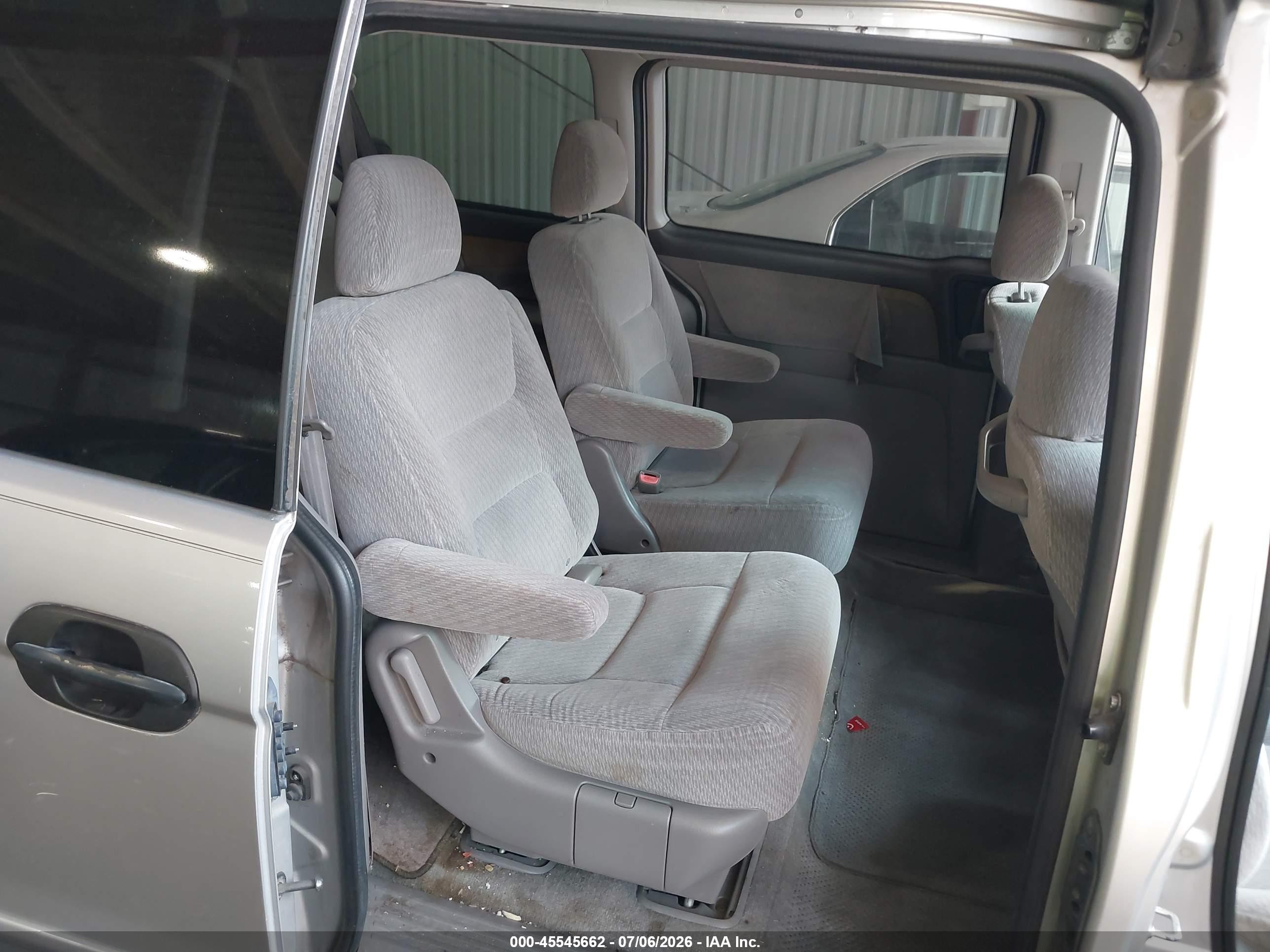 2004 Honda Odyssey Lx Silver vin: 5FNRL18524B145973