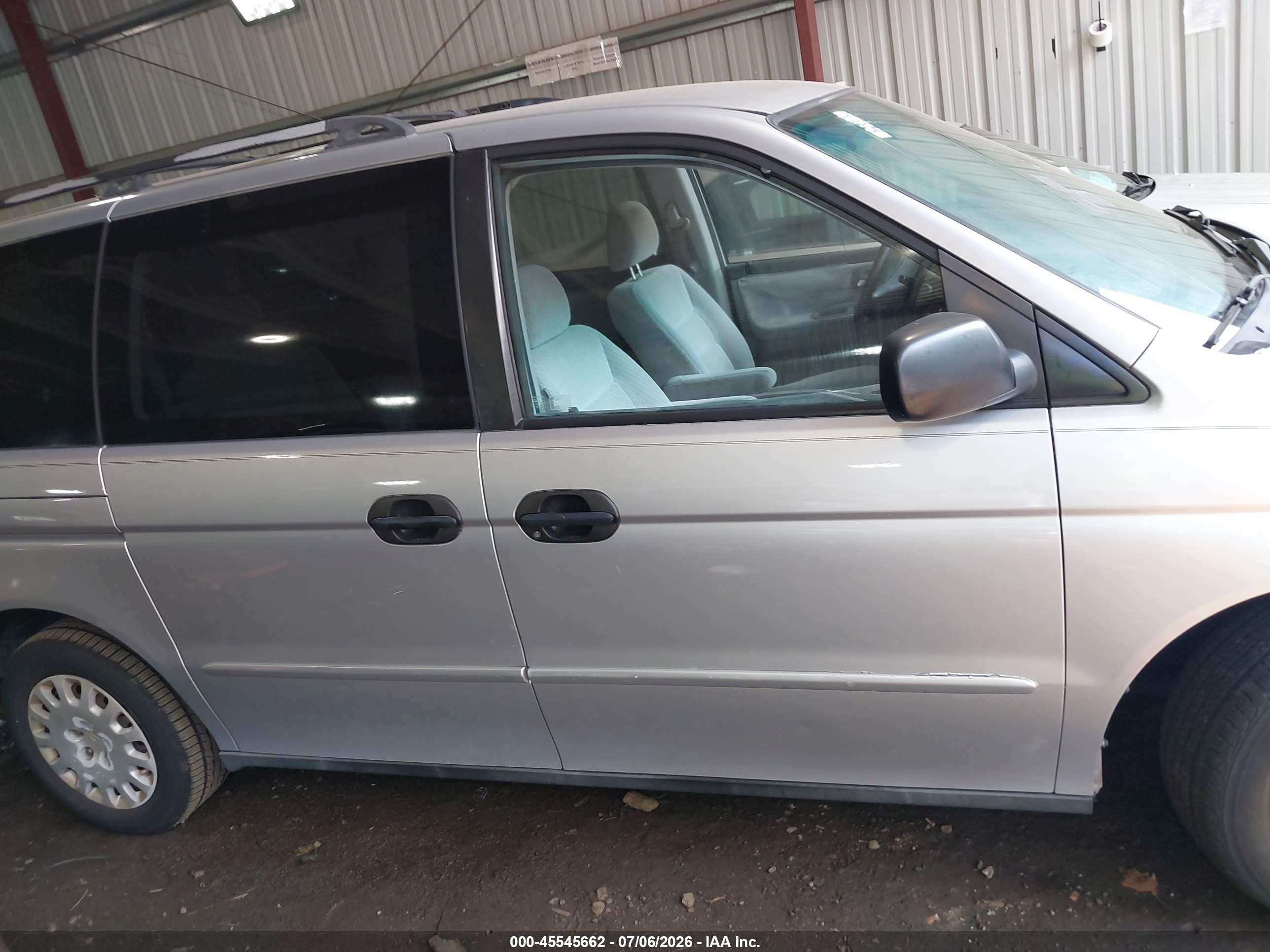 2004 Honda Odyssey Lx Silver vin: 5FNRL18524B145973