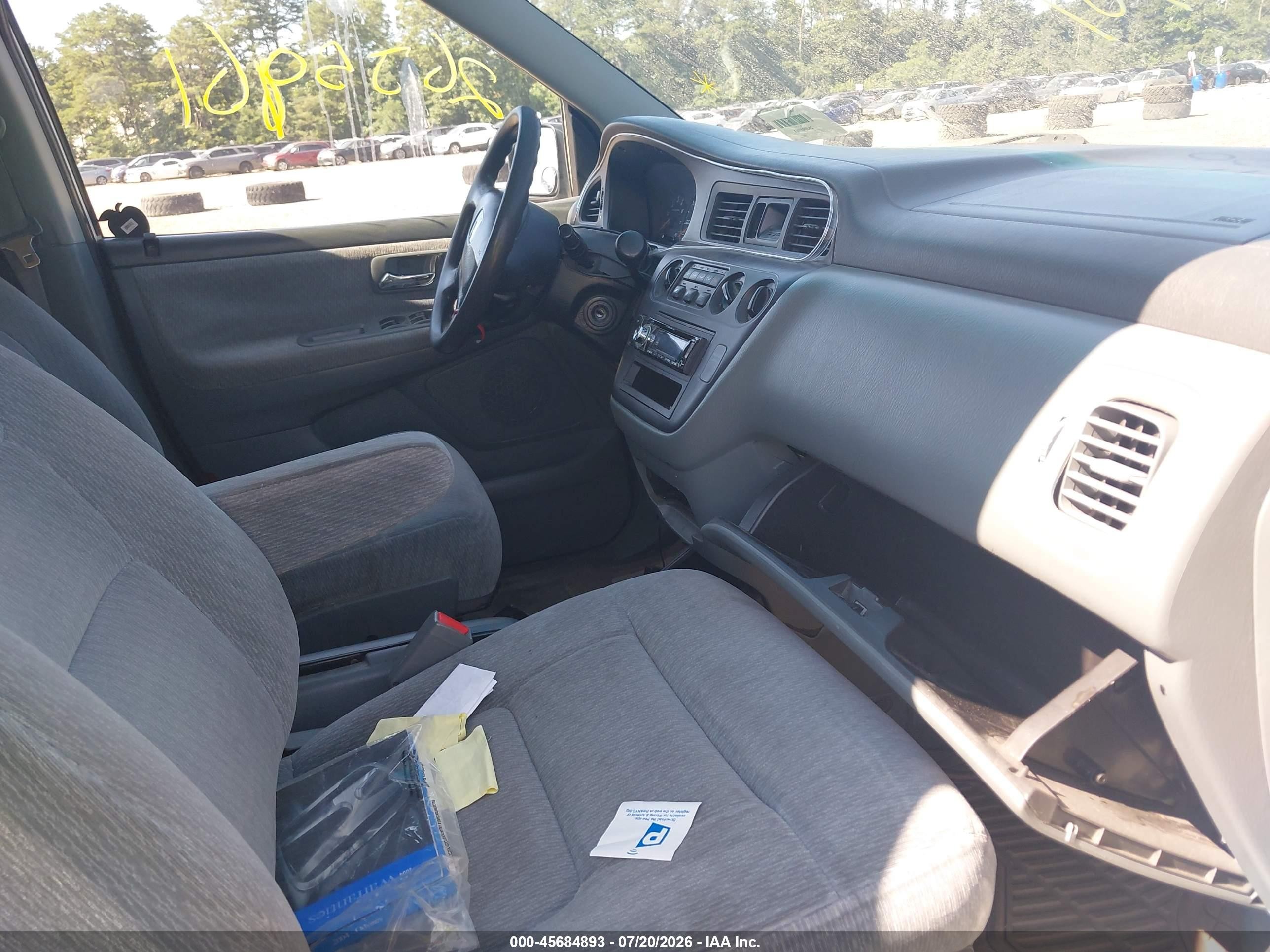 2004 Honda Odyssey Lx White vin: 5FNRL18564B105413