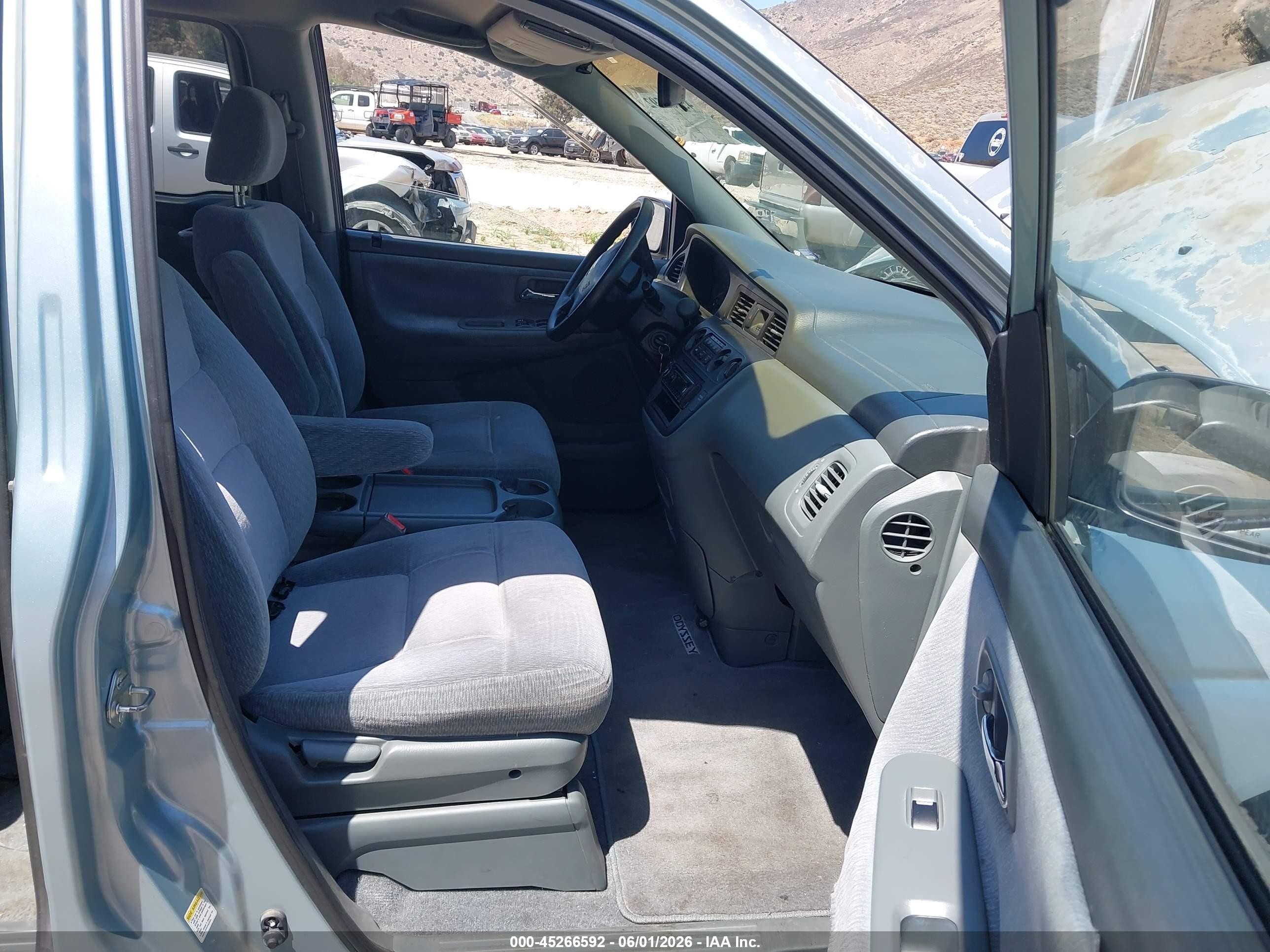 2003 Honda Odyssey Lx Silver vin: 5FNRL18593B090338