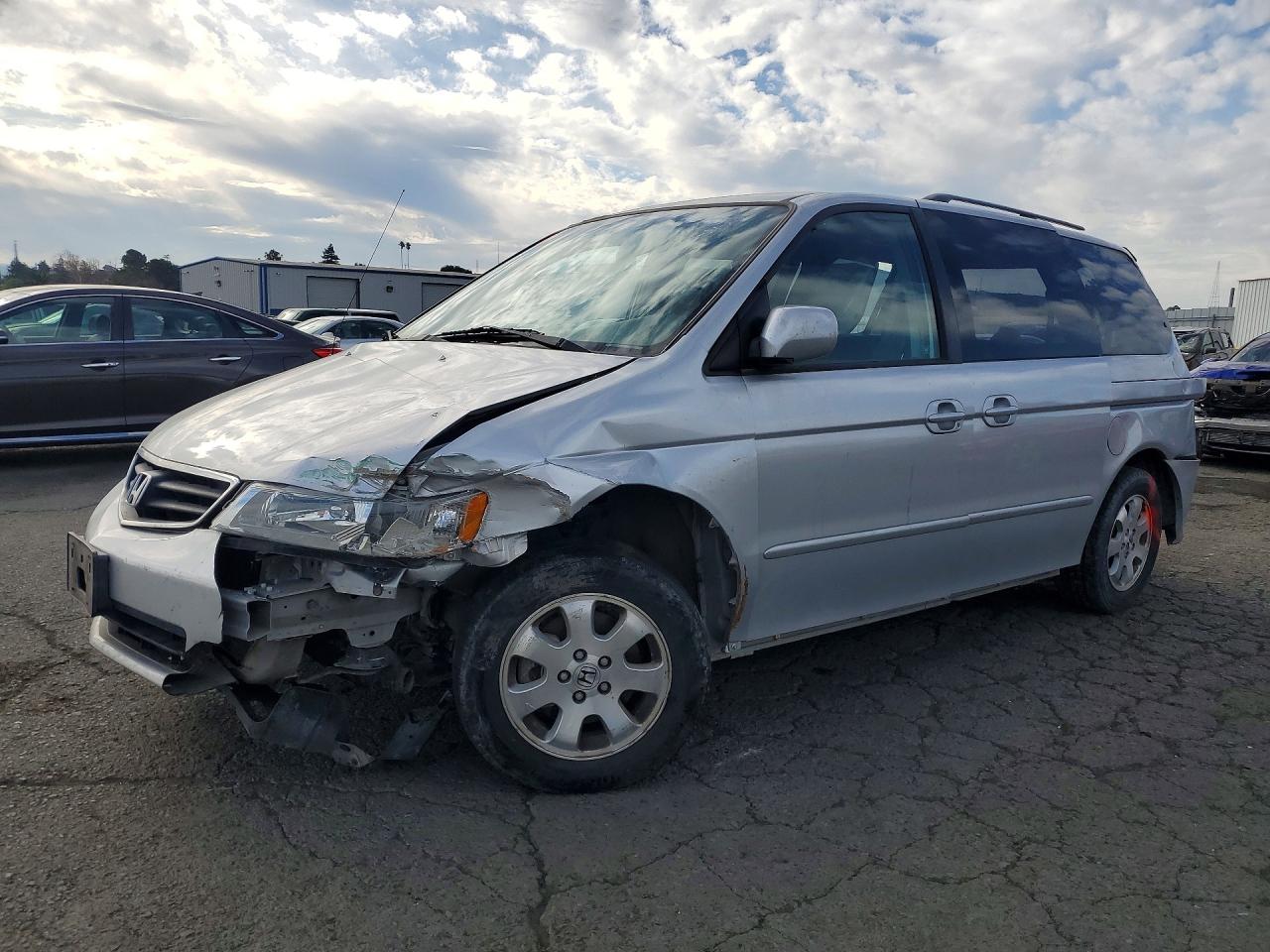 2003 Honda Odyssey Silver vin: 5FNRL18613B011480