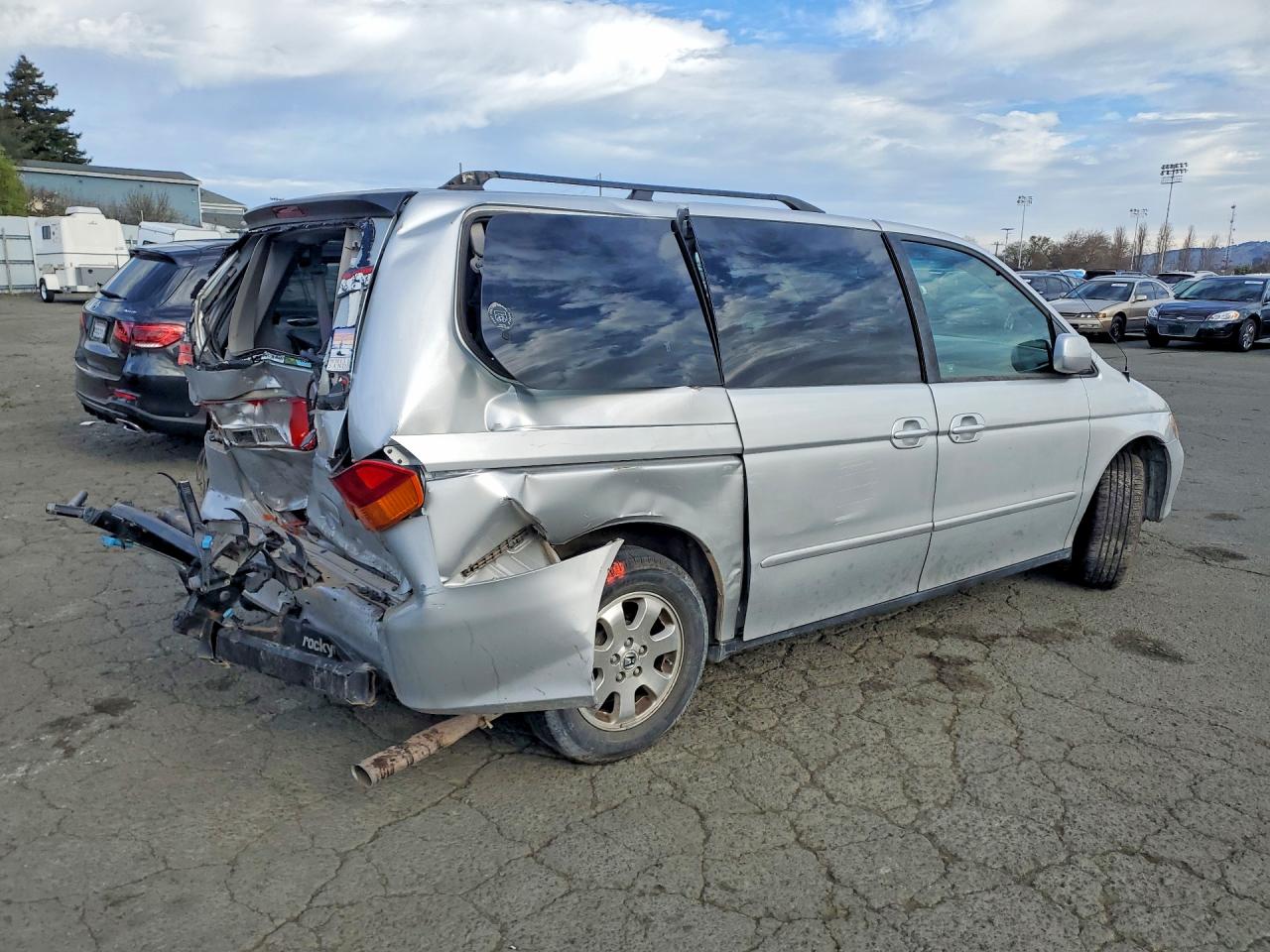 2003 Honda Odyssey Silver vin: 5FNRL18613B011480
