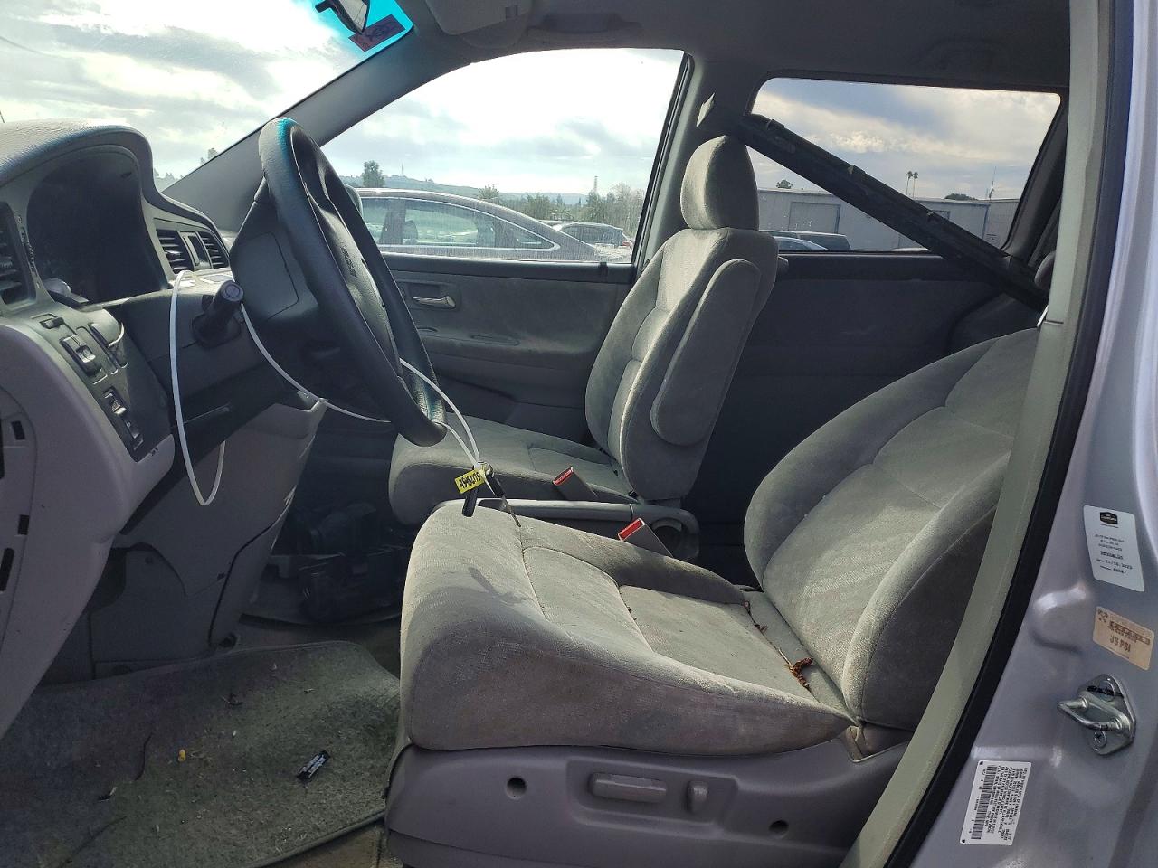 2003 Honda Odyssey Silver vin: 5FNRL18613B011480