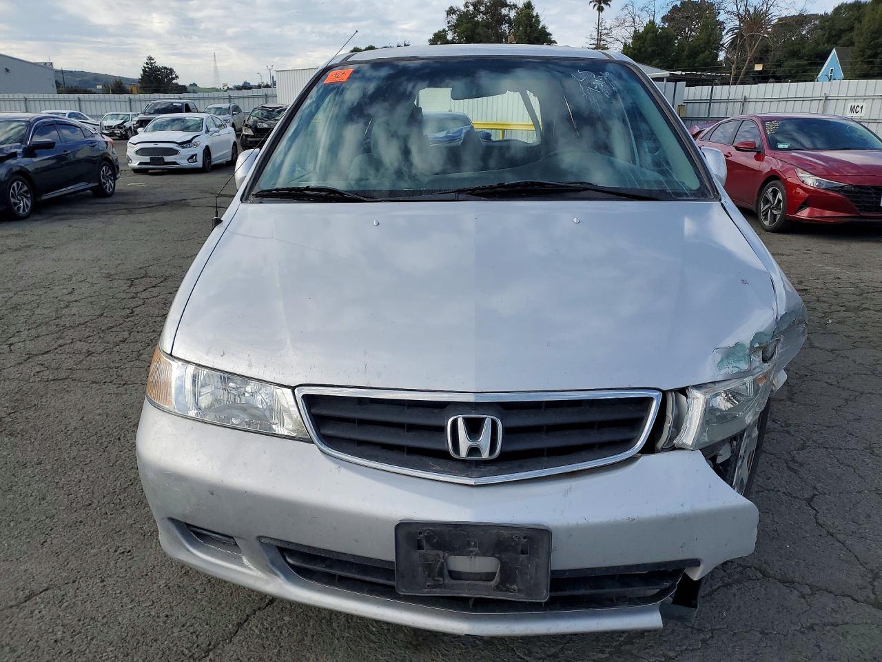 2003 Honda Odyssey Silver vin: 5FNRL18613B011480