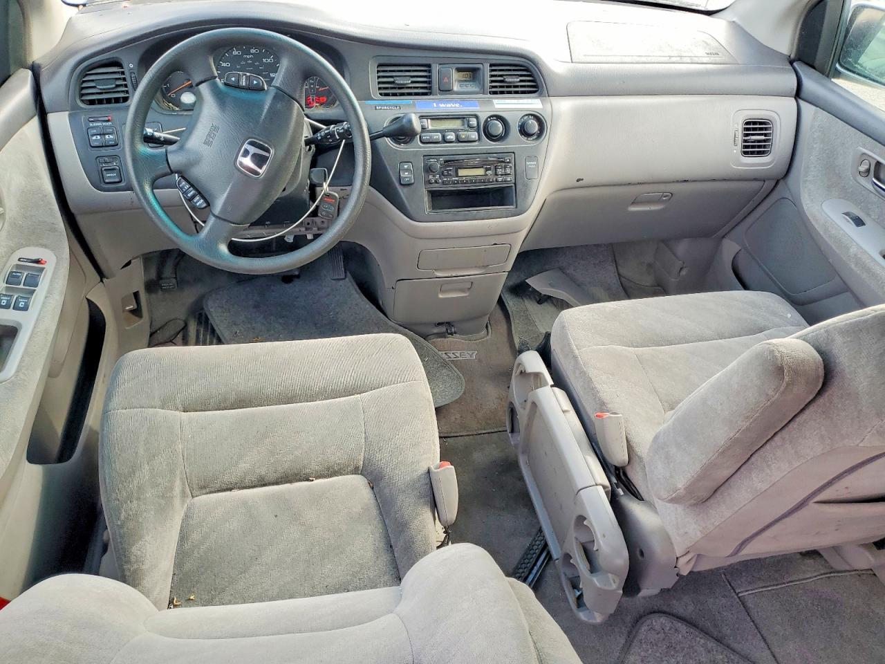 2003 Honda Odyssey Silver vin: 5FNRL18613B011480