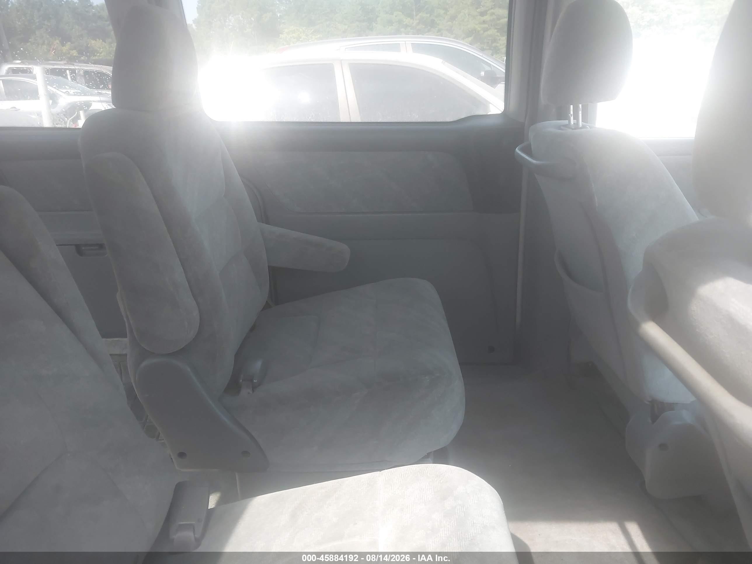 2004 Honda Odyssey Ex Silver vin: 5FNRL18614B045209