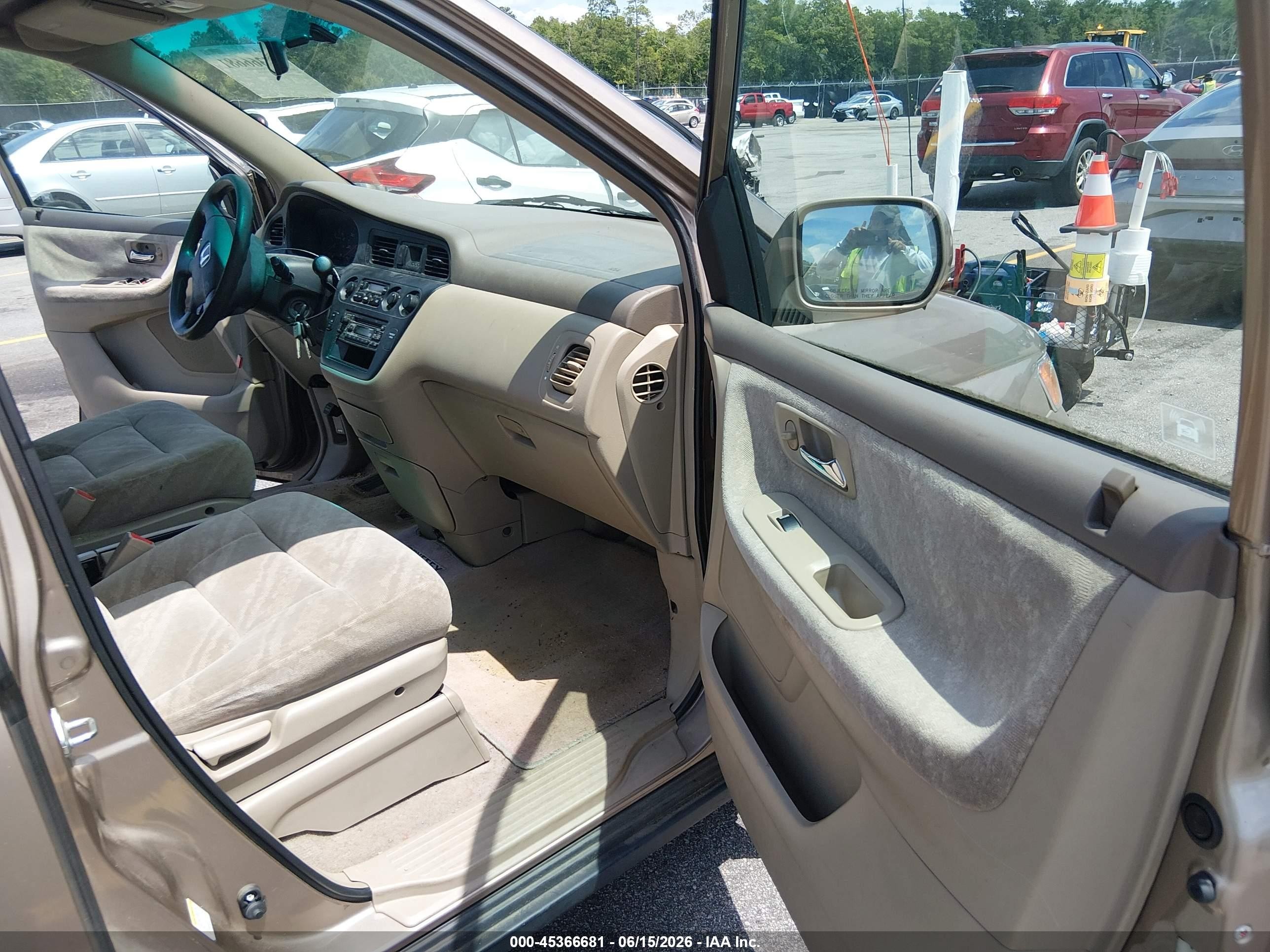 2004 Honda Odyssey Ex Tan vin: 5FNRL18674B082877