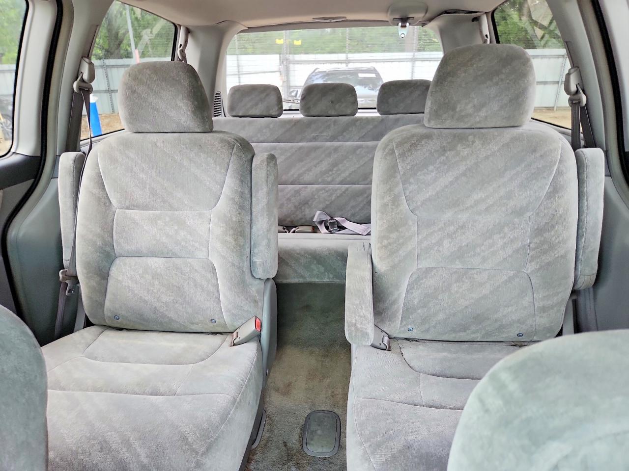 2004 Honda Odyssey Ex Silver vin: 5FNRL18674B147968
