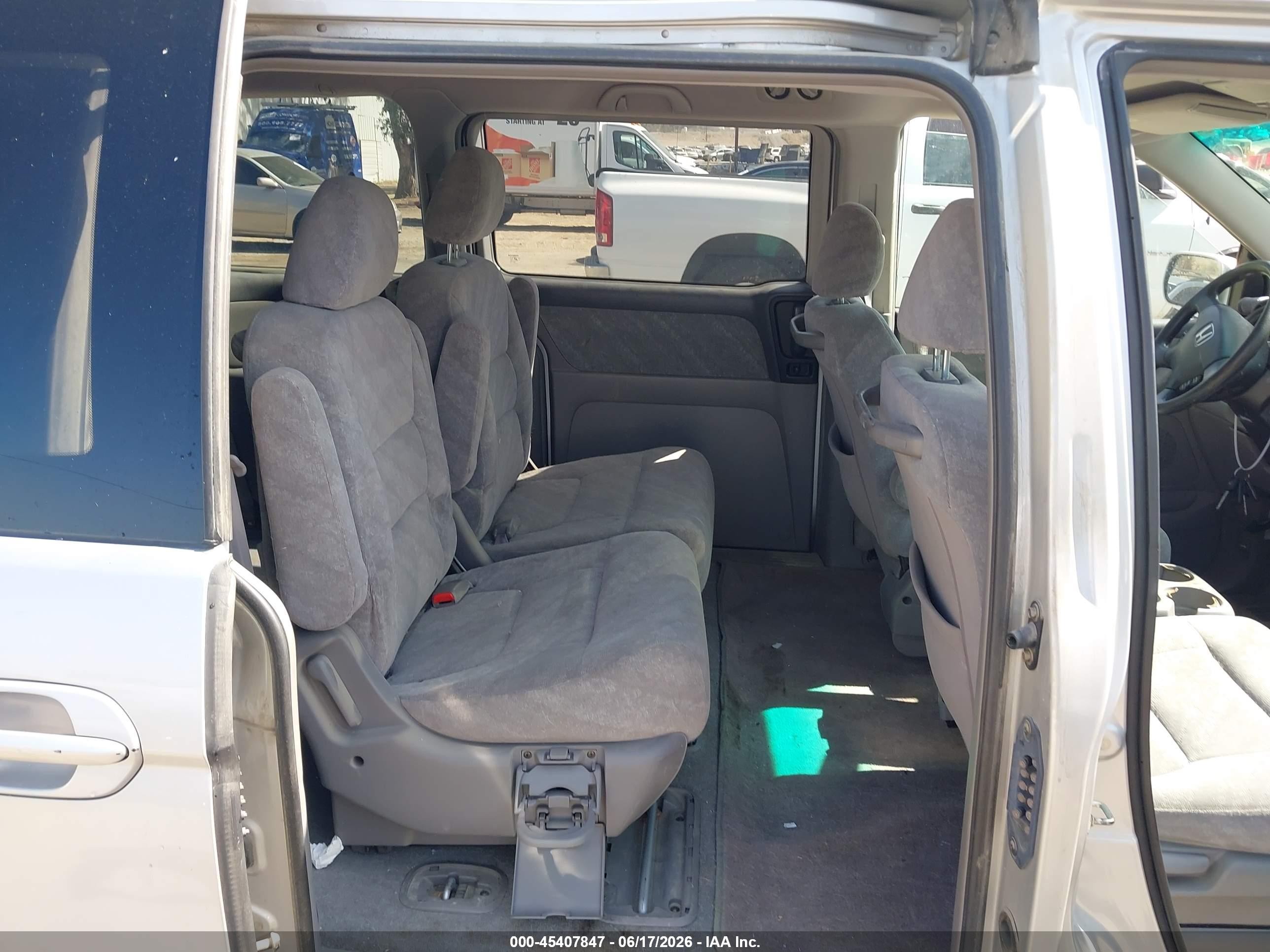 2004 Honda Odyssey Ex Silver vin: 5FNRL18684B034448