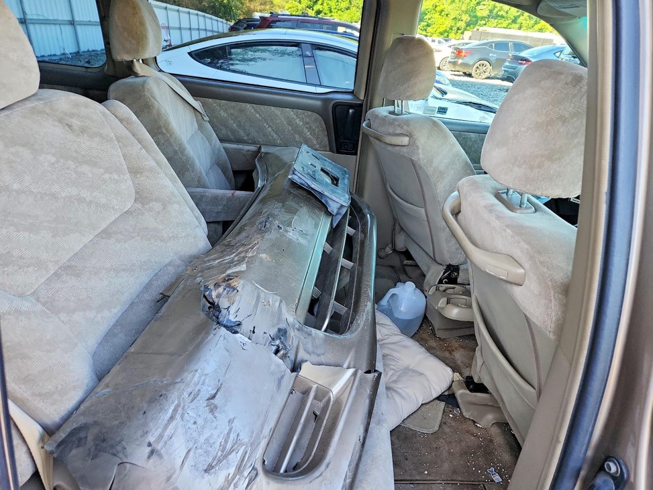 2004 Honda Odyssey Ex Silver vin: 5FNRL186X4B037402