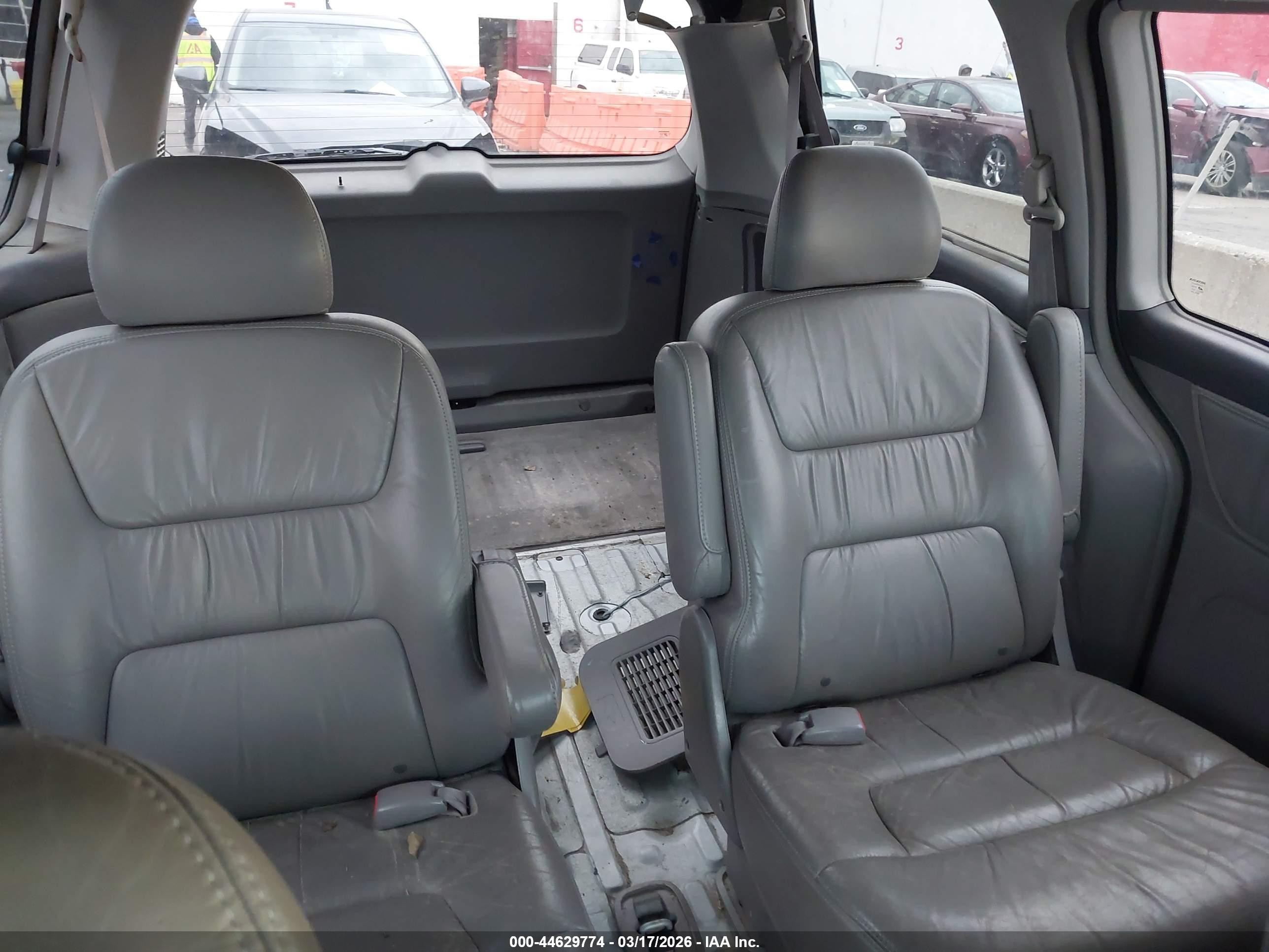 2003 Honda Odyssey Ex-l Silver vin: 5FNRL18703B108663