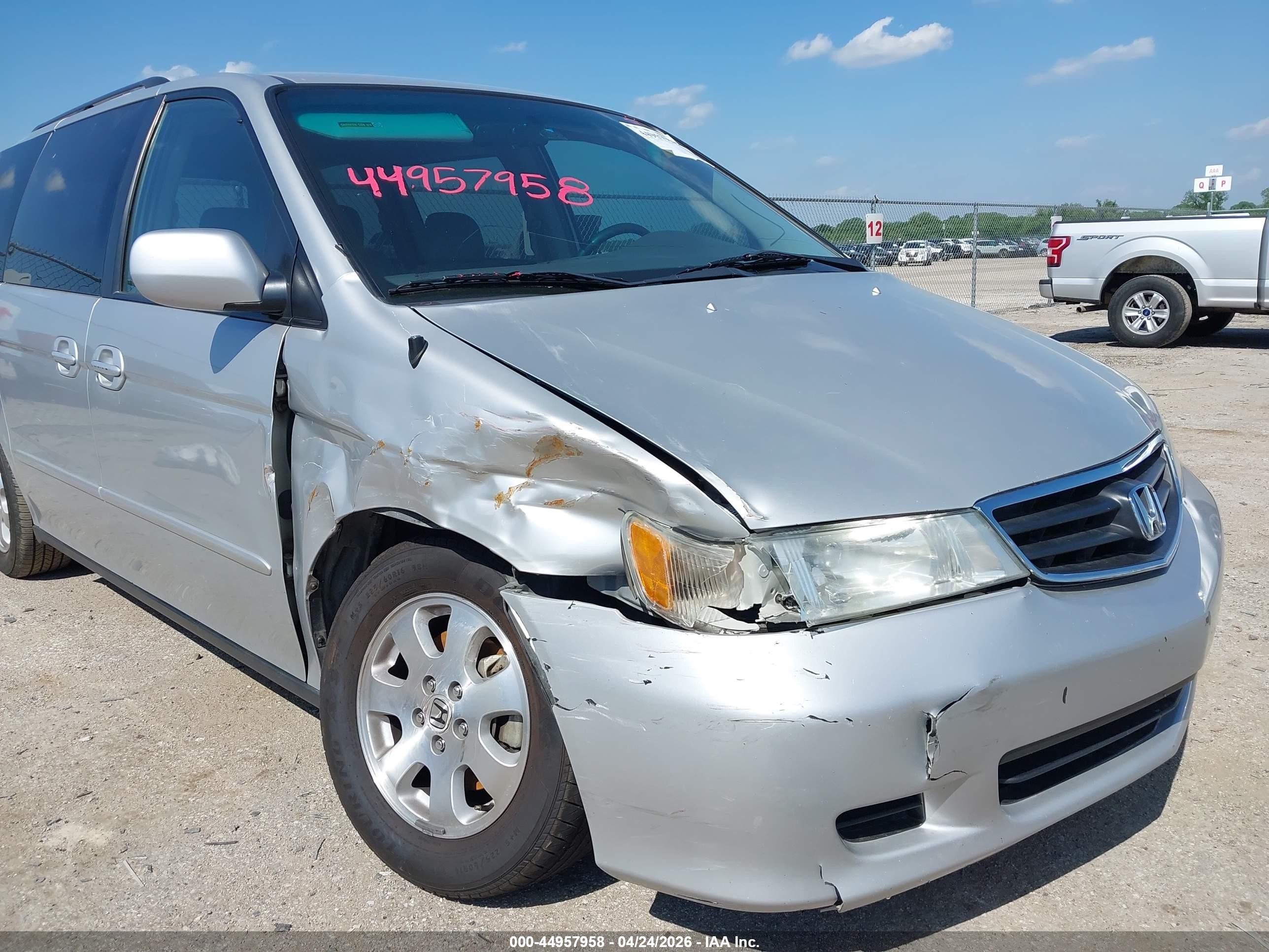 2004 Honda Odyssey Ex Silver vin: 5FNRL18884B147317
