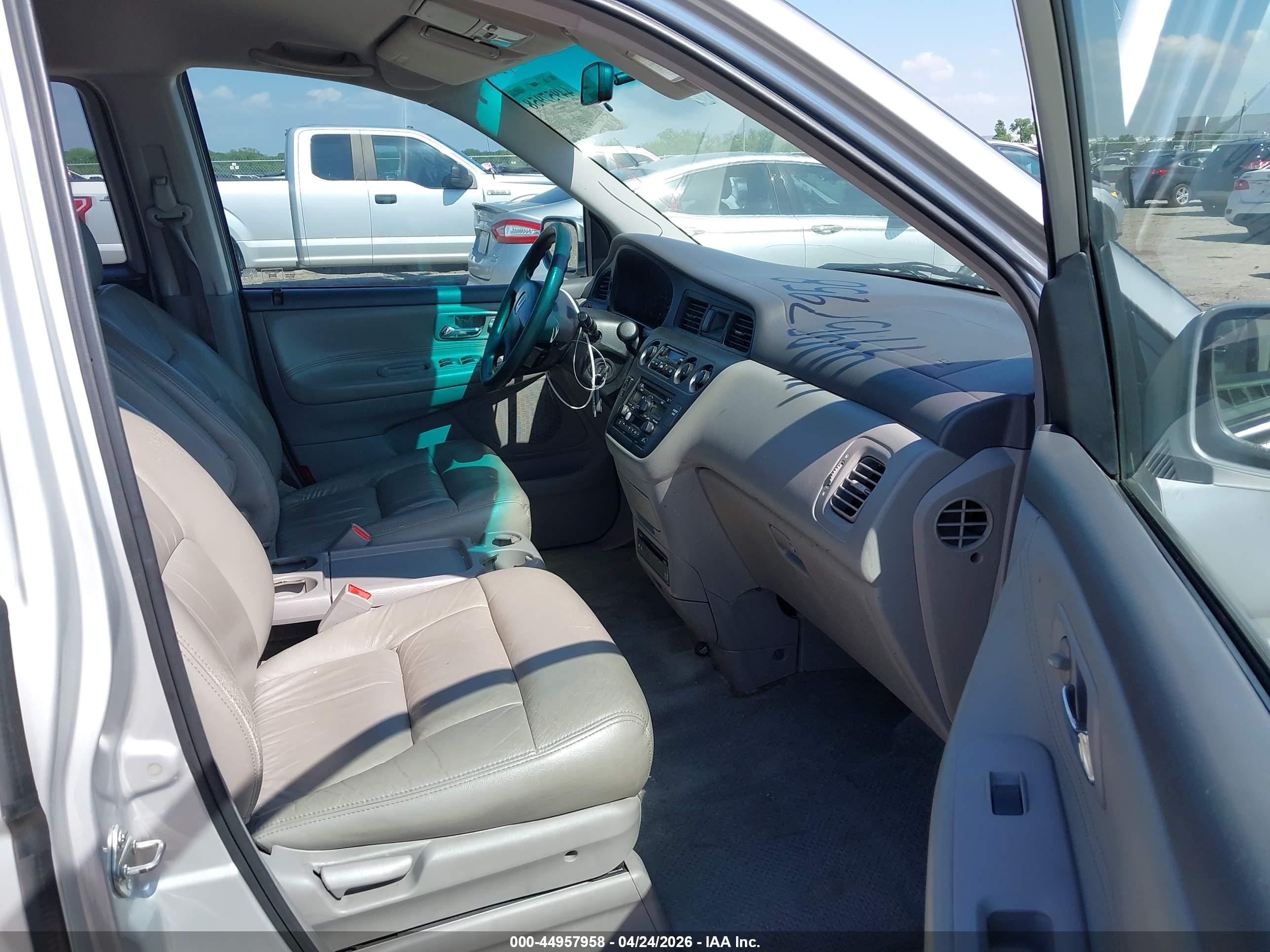 2004 Honda Odyssey Ex Silver vin: 5FNRL18884B147317