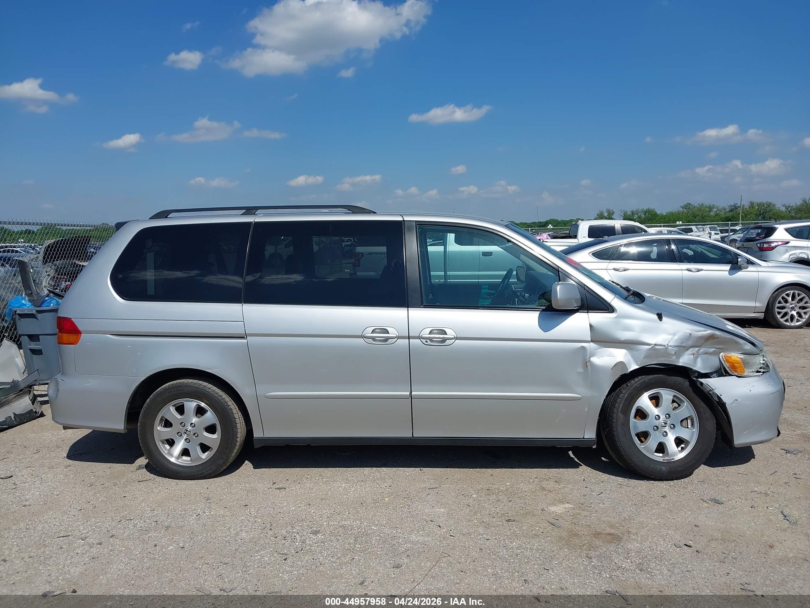 2004 Honda Odyssey Ex Silver vin: 5FNRL18884B147317