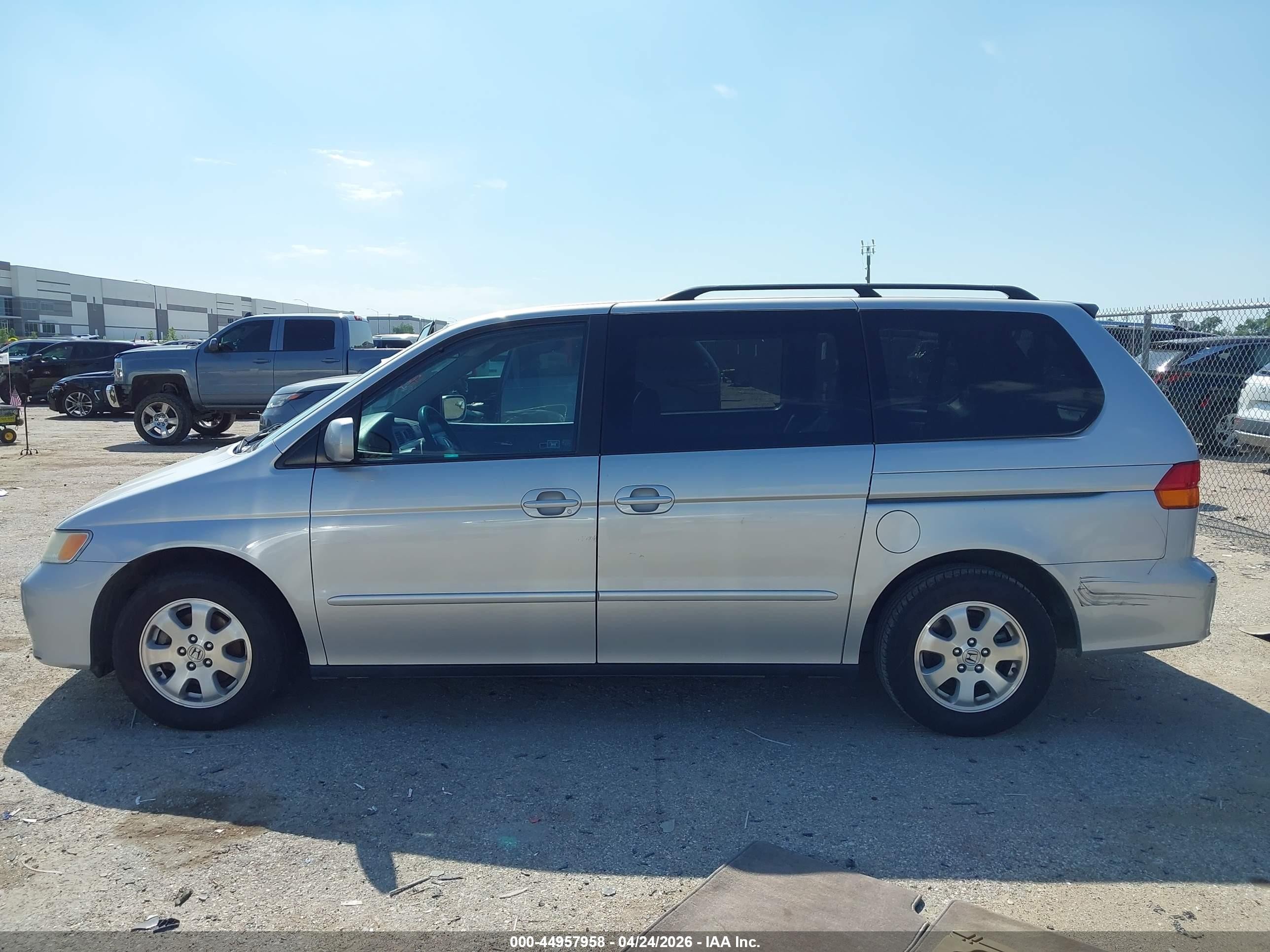 2004 Honda Odyssey Ex Silver vin: 5FNRL18884B147317