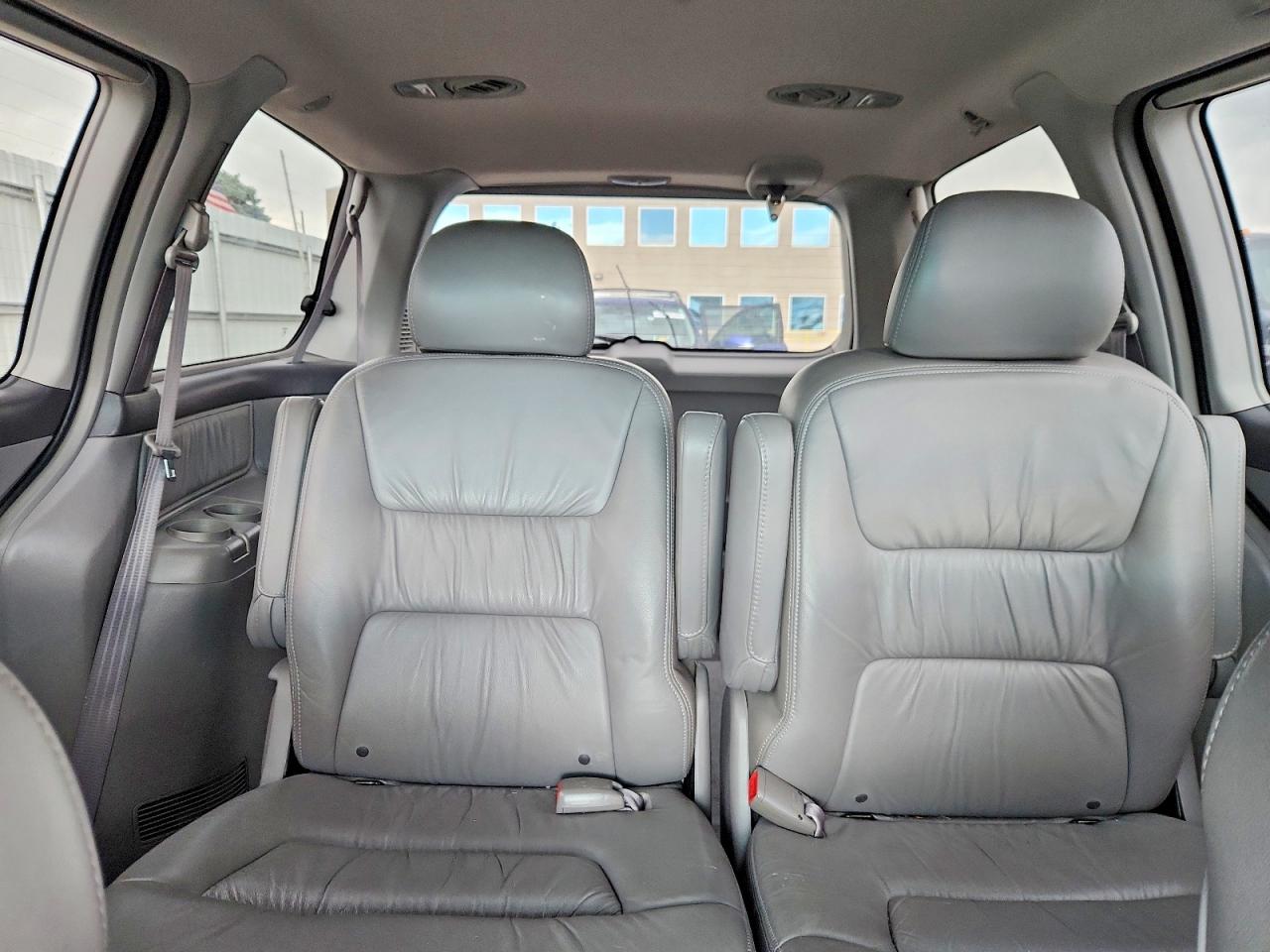 2004 Honda Odyssey Exl Серебряный vin: 5FNRL18944B121631