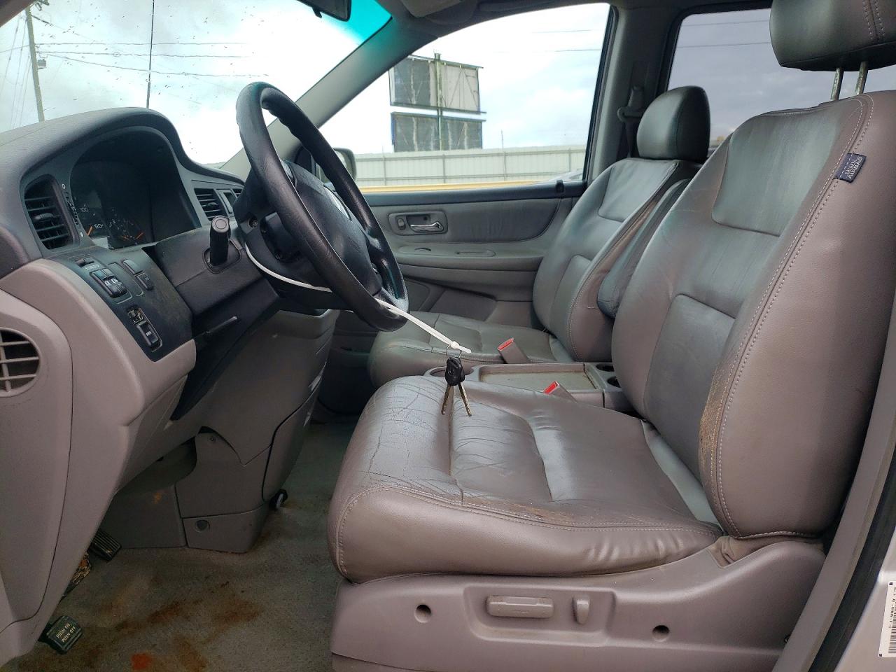 2004 Honda Odyssey Silver vin: 5FNRL18964B046639