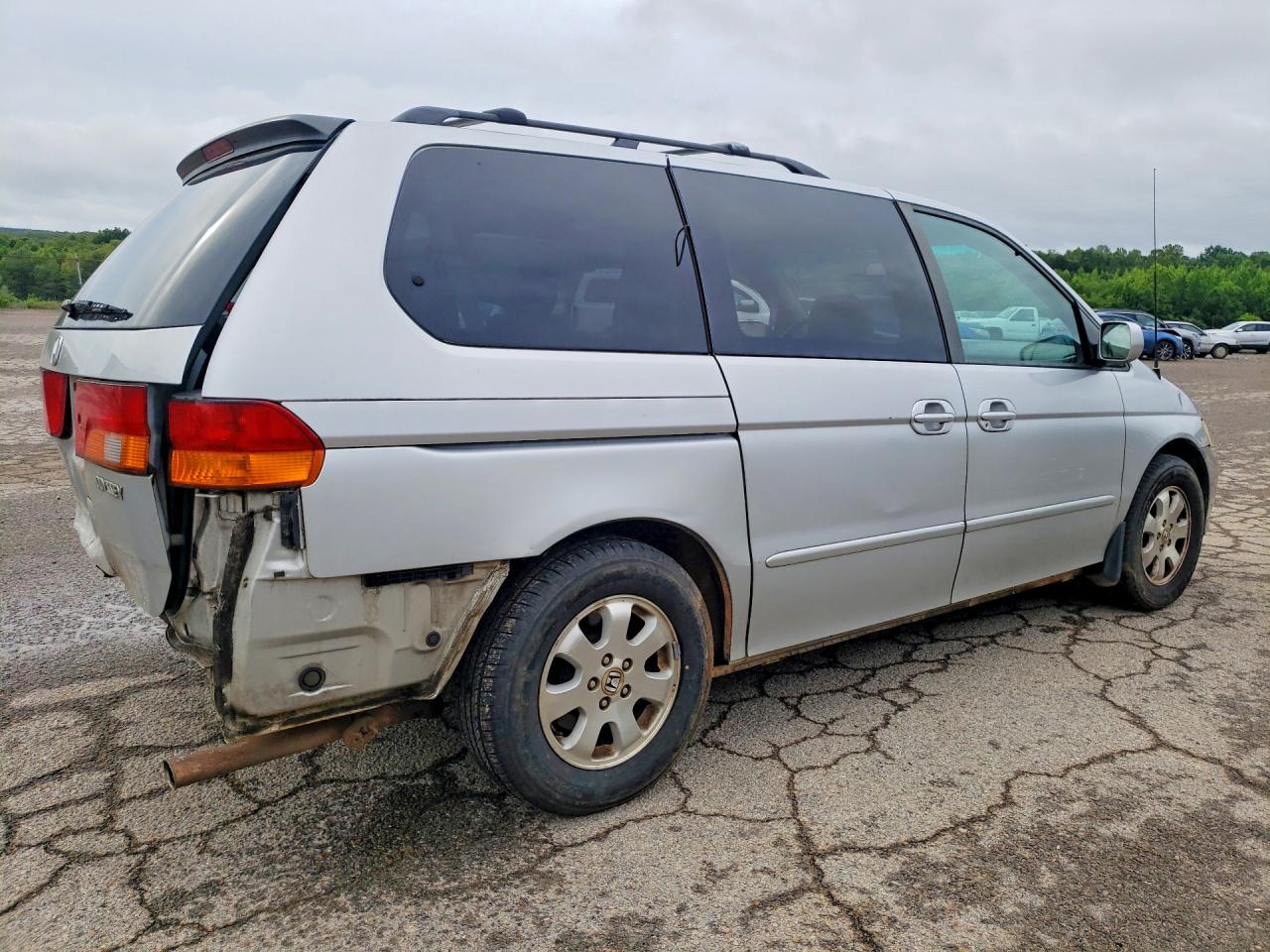 2004 Honda Odyssey Silver vin: 5FNRL18964B046639