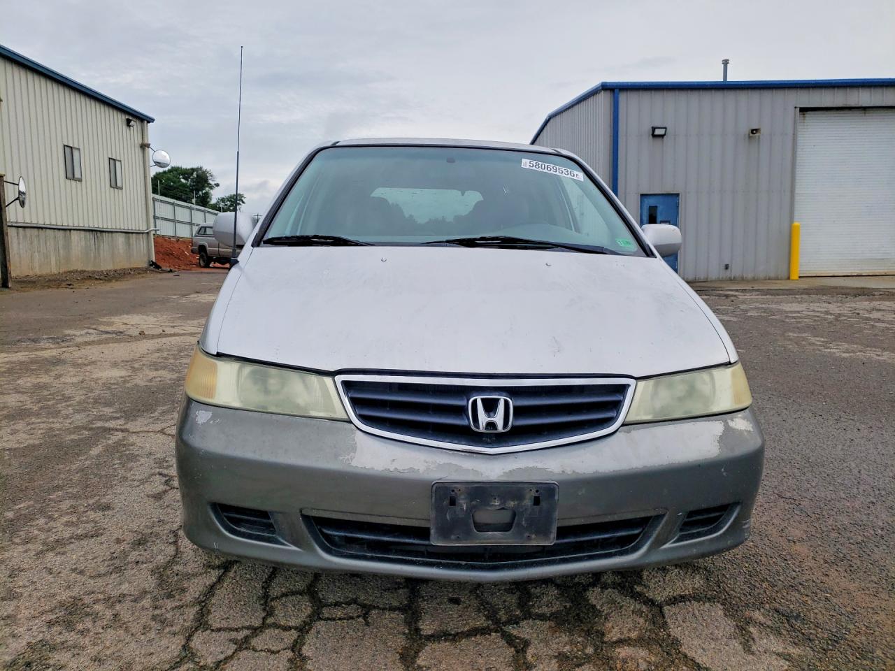 2004 Honda Odyssey Silver vin: 5FNRL18964B046639